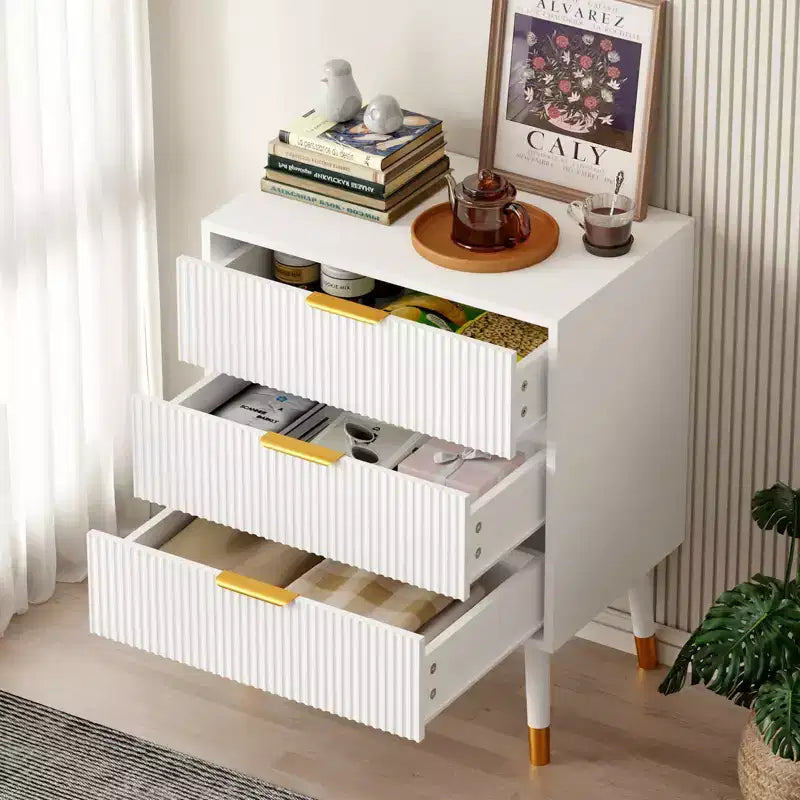 Commode moderne cannelée avec 3 tiroirs spacieux, commode en bois de 72,4 cm de hauteur, organisateur de rangement pour vêtements pour placard, salon ou couloir.