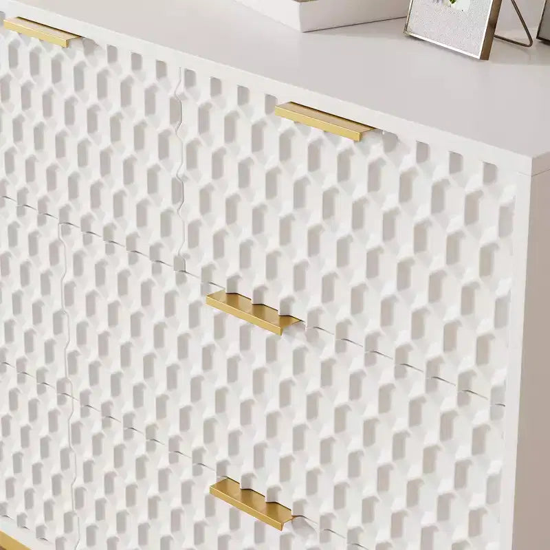 Commode moderne à 7 tiroirs avec plateau large et tiroirs profonds. Un grand coffre de rangement en bois pour chambre à coucher, couloir ou salon.