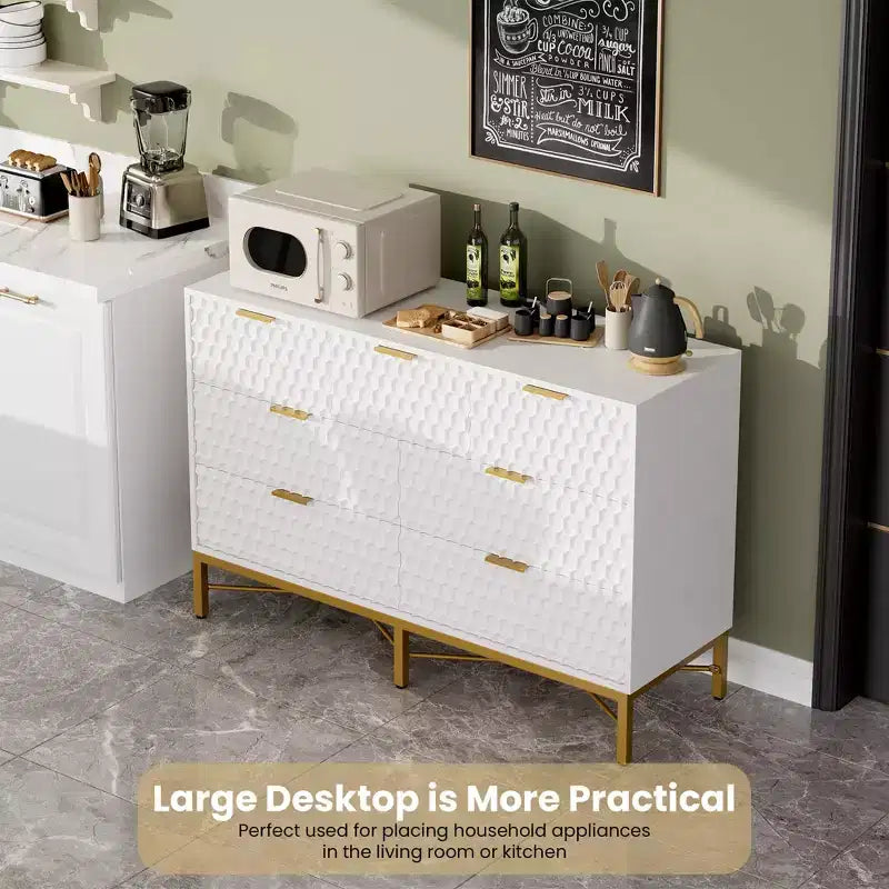 Commode moderne à 7 tiroirs avec plateau large et tiroirs profonds. Un grand coffre de rangement en bois pour chambre à coucher, couloir ou salon.