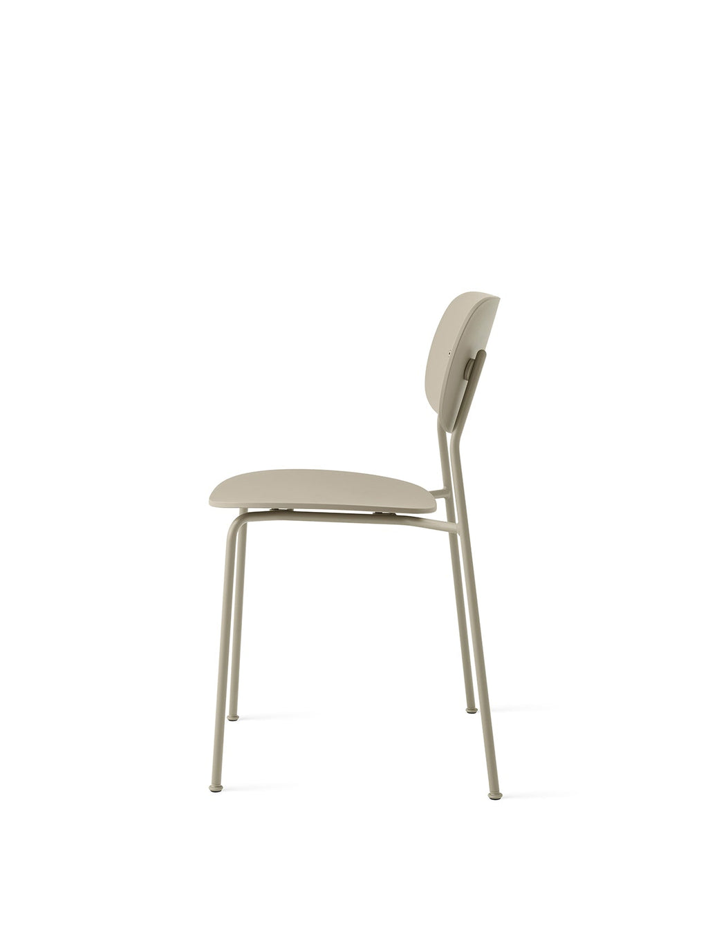 Chaise de salle à manger d'extérieur en plastique recyclé moderne avec conception empilable et résistante aux intempéries pour terrasse et jardin