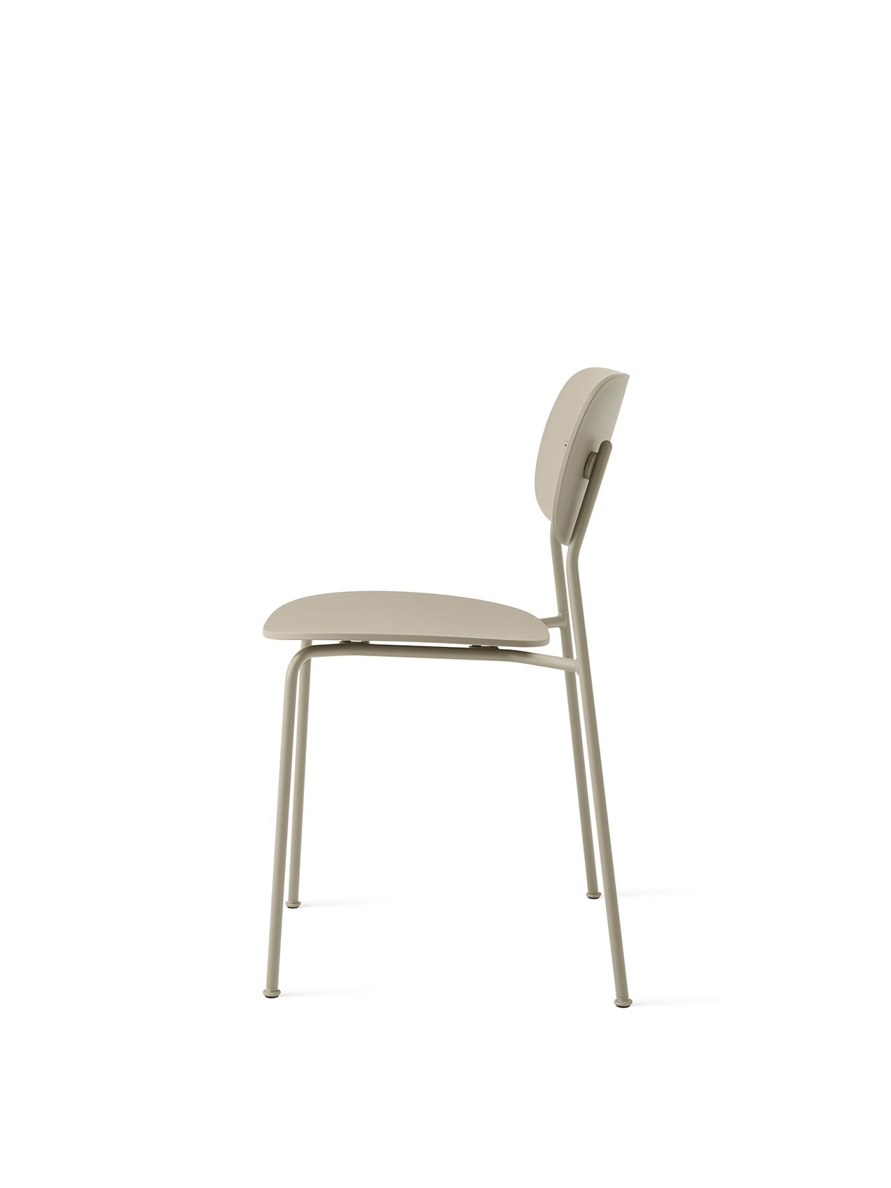 Chaise de salle à manger d'extérieur en plastique recyclé moderne avec conception empilable et résistante aux intempéries pour terrasse et jardin