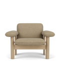 Fauteuil lounge scandinave du milieu du siècle à dossier bas, rembourré en textile, avec cadre en bois pour salon et et chambre.