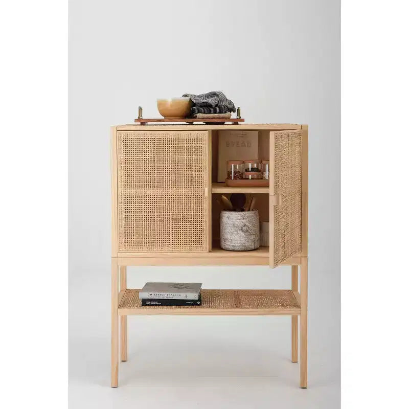 Meuble de rangement décoratif tissé de 119 cm de haut, naturel : Rotin et pin, 2 portes avec étagère