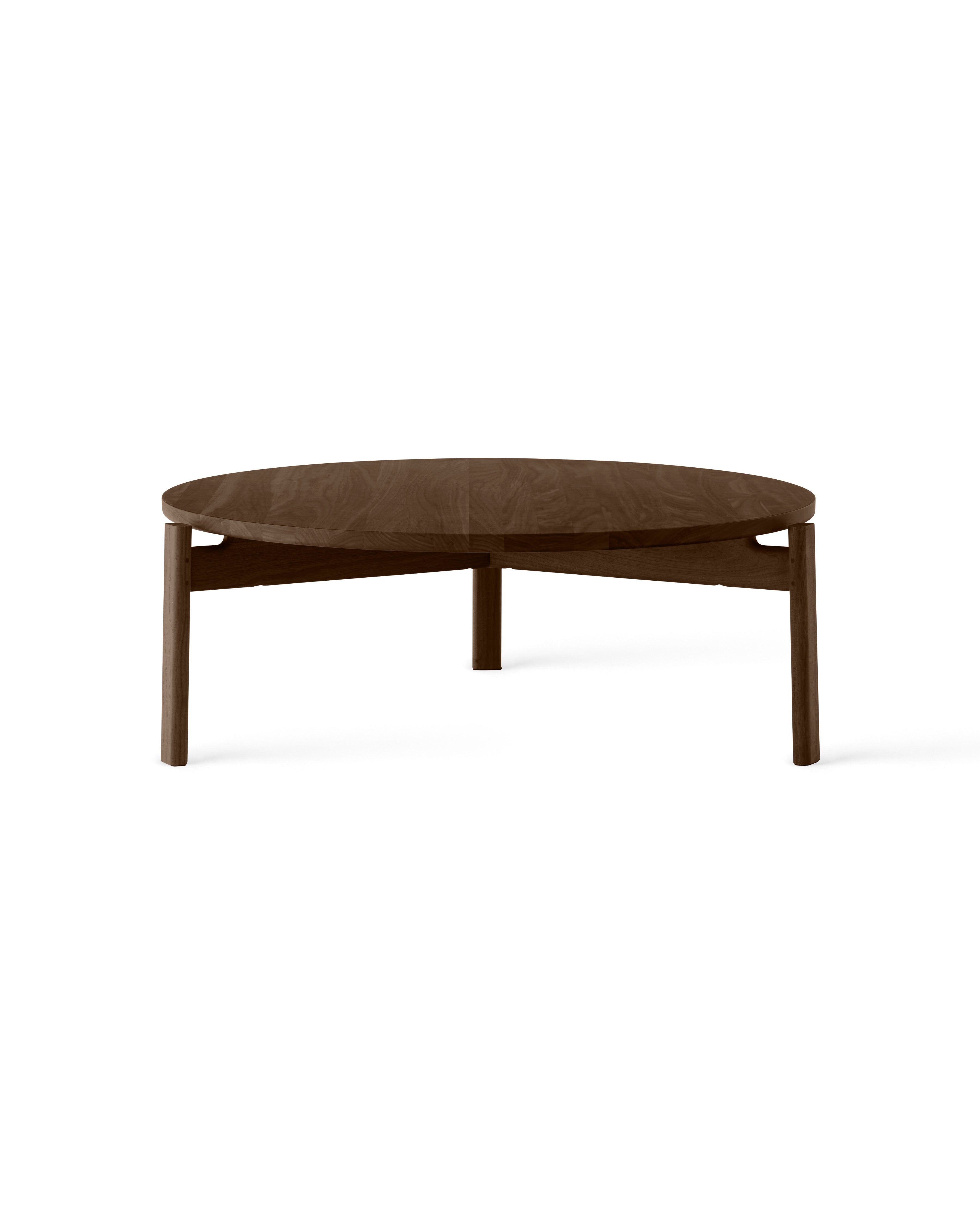 Table basse ronde scandinave en chêne massif et noyer avec assemblage à plat pour salon