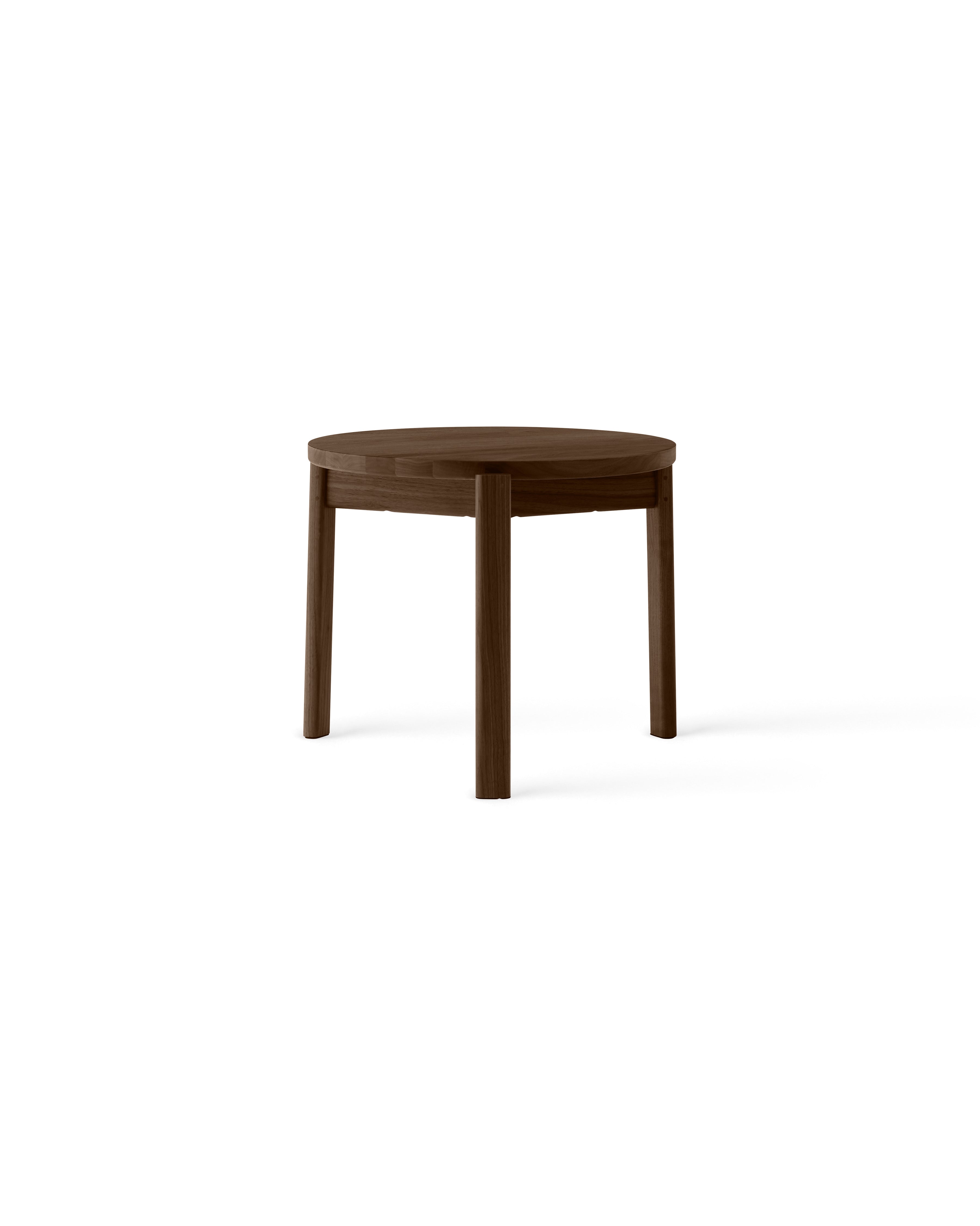 Table basse ronde scandinave en chêne massif et noyer avec assemblage à plat pour salon
