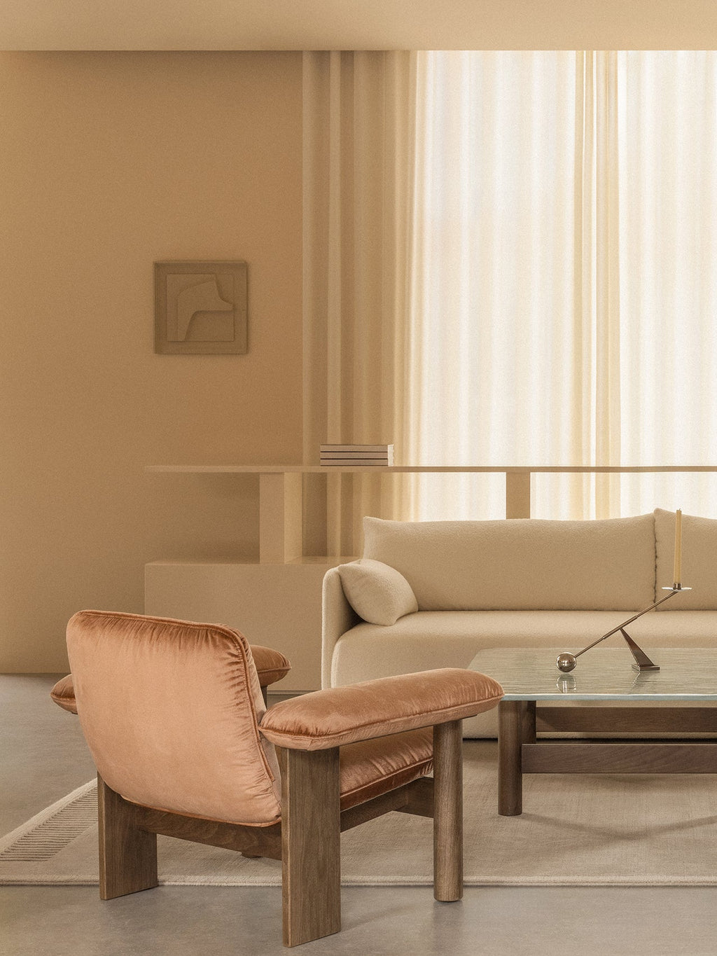 Fauteuil lounge scandinave du milieu du siècle à dossier bas, rembourré en textile, avec cadre en bois pour salon et et chambre.