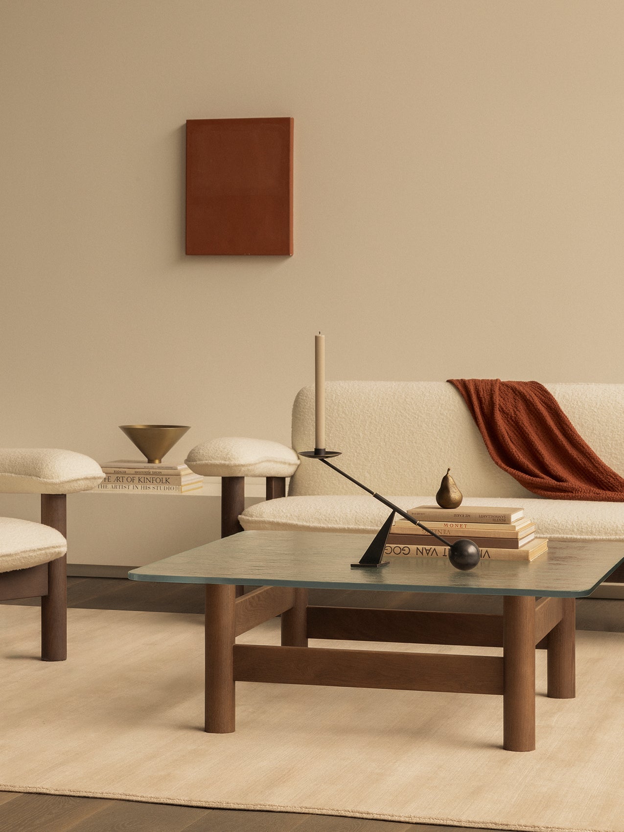 Table basse de salon scandinave en bois et verre du milieu du siècle avec plateau en verre trempé