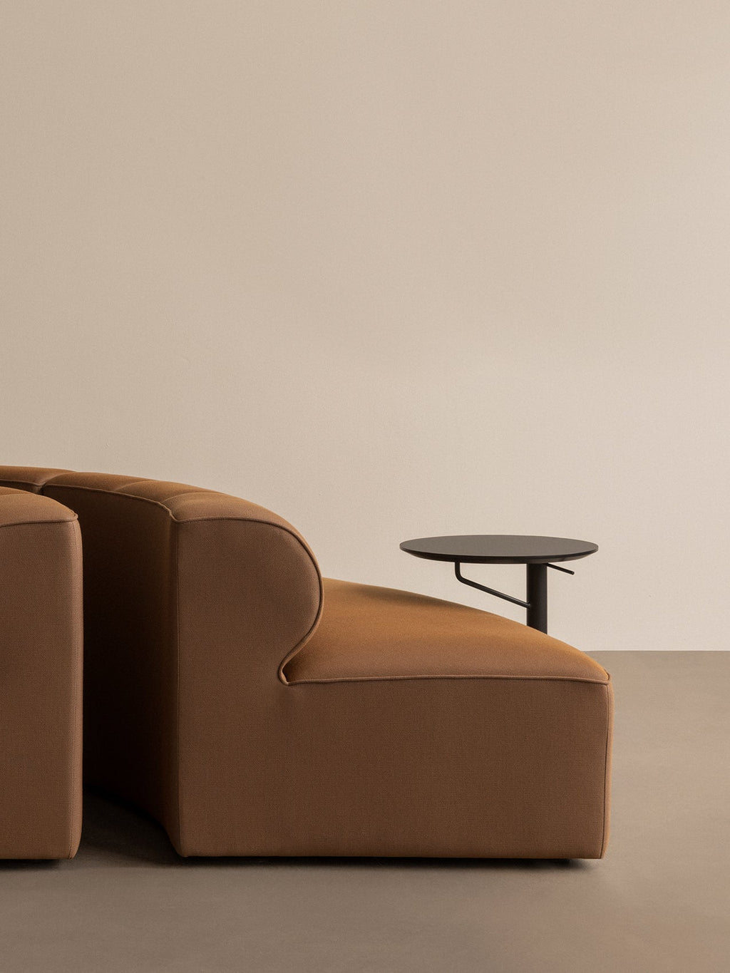 Table d'appoint réglable en hauteur, en acier noir et linoléum, de style contemporain, pour salon et bureau à domicile