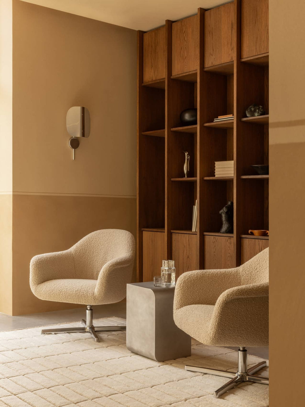 Fauteuil lounge pivotant contemporain en tissu avec piètement étoile en aluminium pour salon