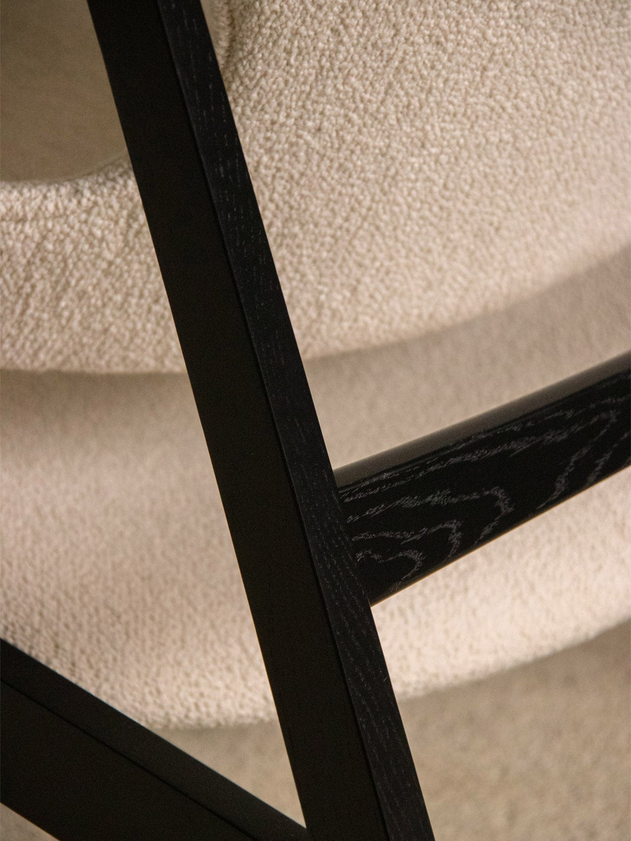 Fauteuil Lounge Mid-Century en Chêne Noir et Bouclé avec Design Ergonomique en Tricot pour Salon