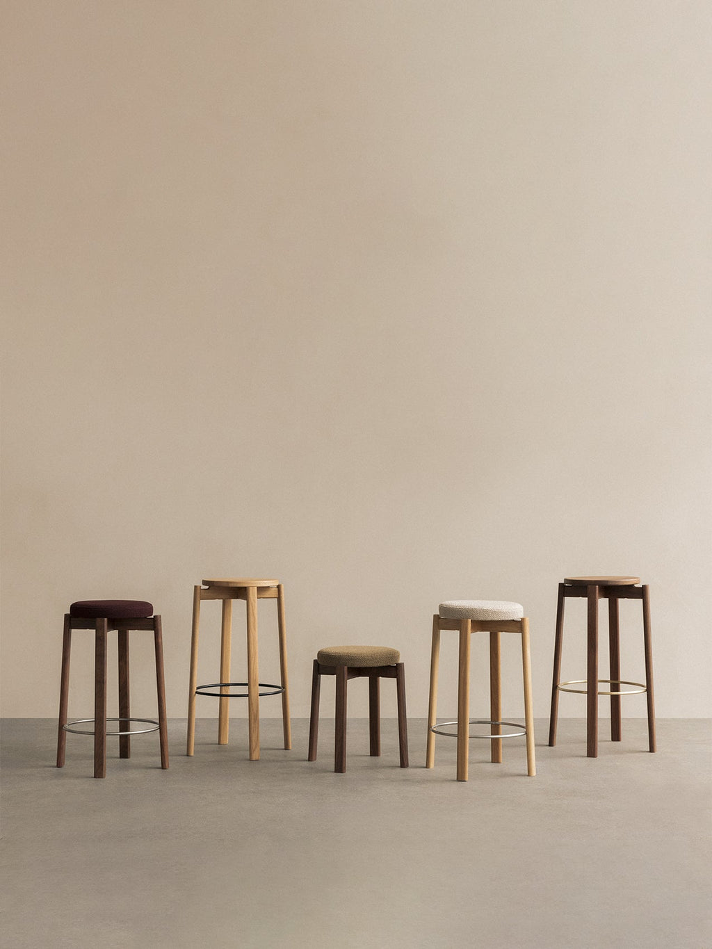 Tabouret en Chêne Scandinave Empilable à Monter Soi-même pour Salon et Chambre à Coucher