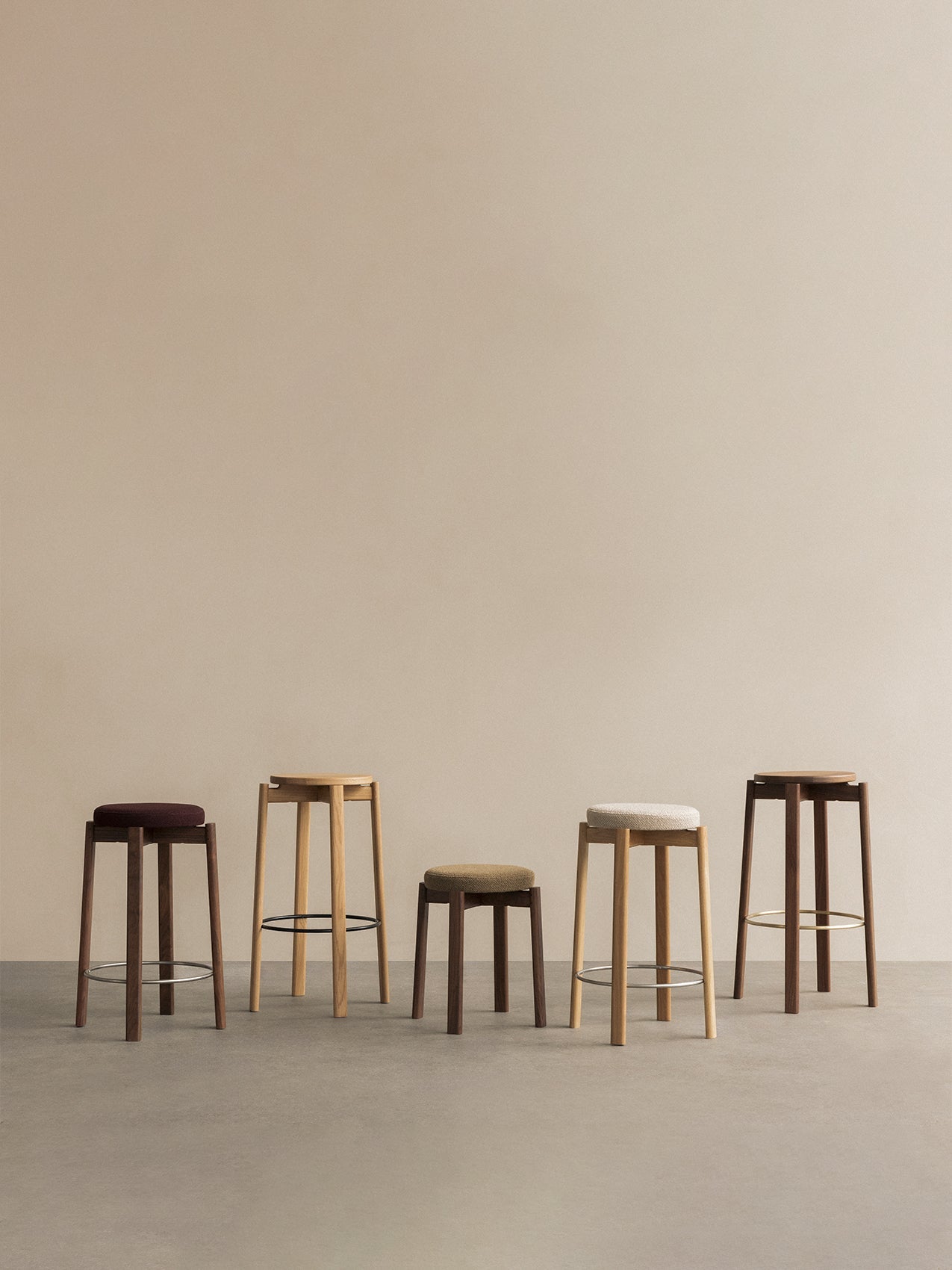 Tabouret en Chêne Scandinave Empilable à Monter Soi-même pour Salon et Chambre à Coucher