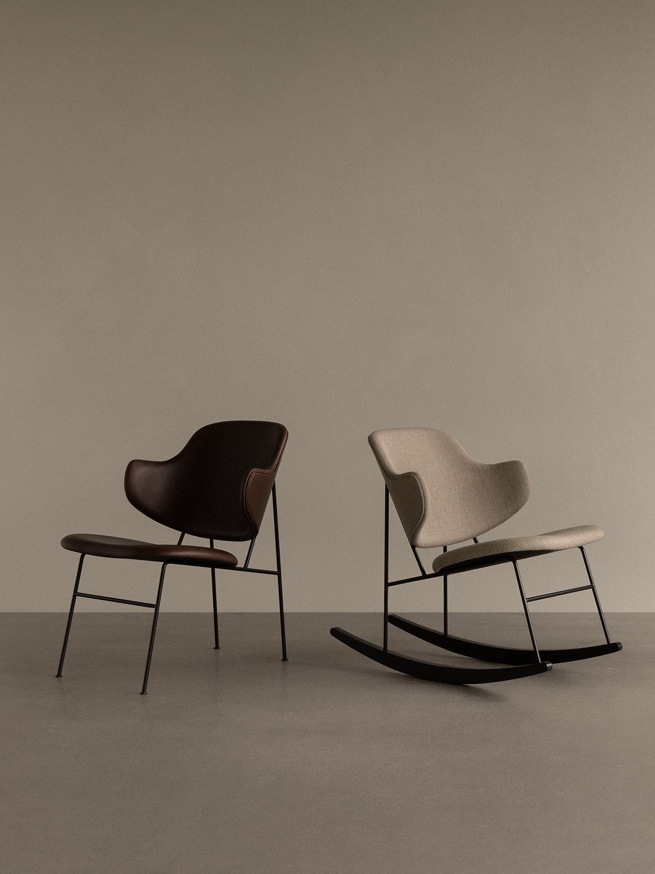 Fauteuil à bascule rembourré avec cadre en acier pour le salon et le couloir