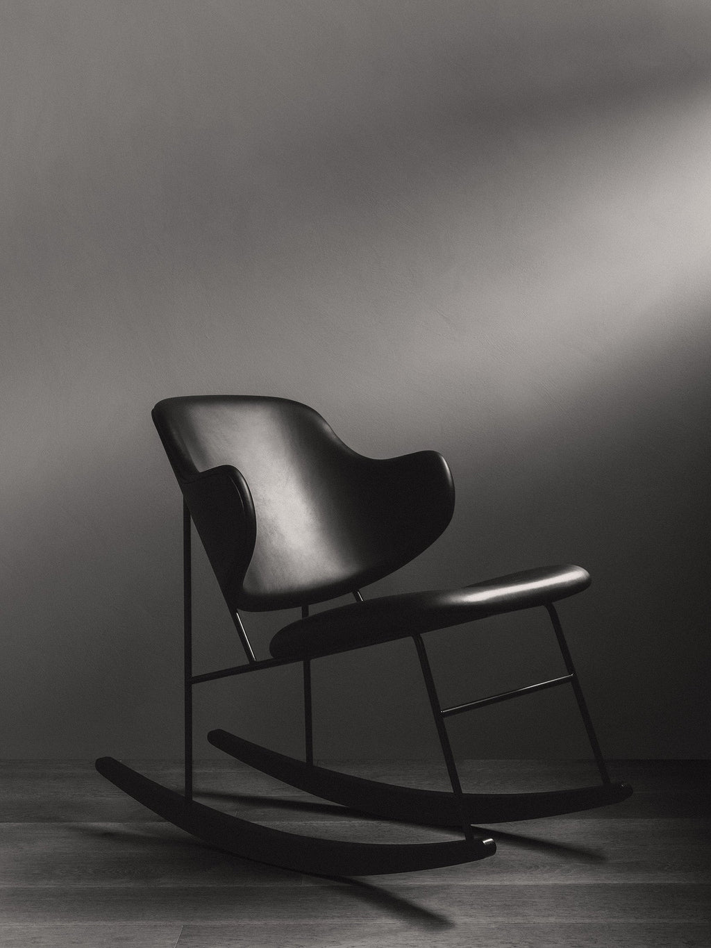 Fauteuil à bascule rembourré avec cadre en acier pour le salon et le couloir