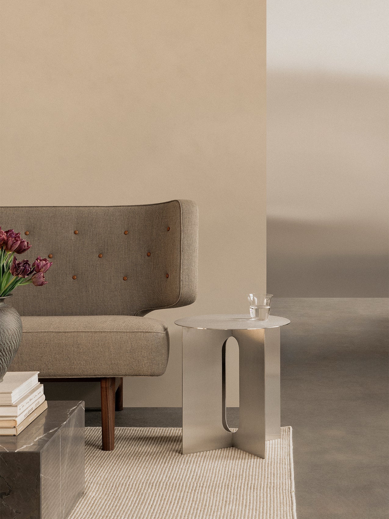 Table d'appoint contemporaine en acier et marbre Ø40 avec pieds en métal thermolaqué pour salon et chambre