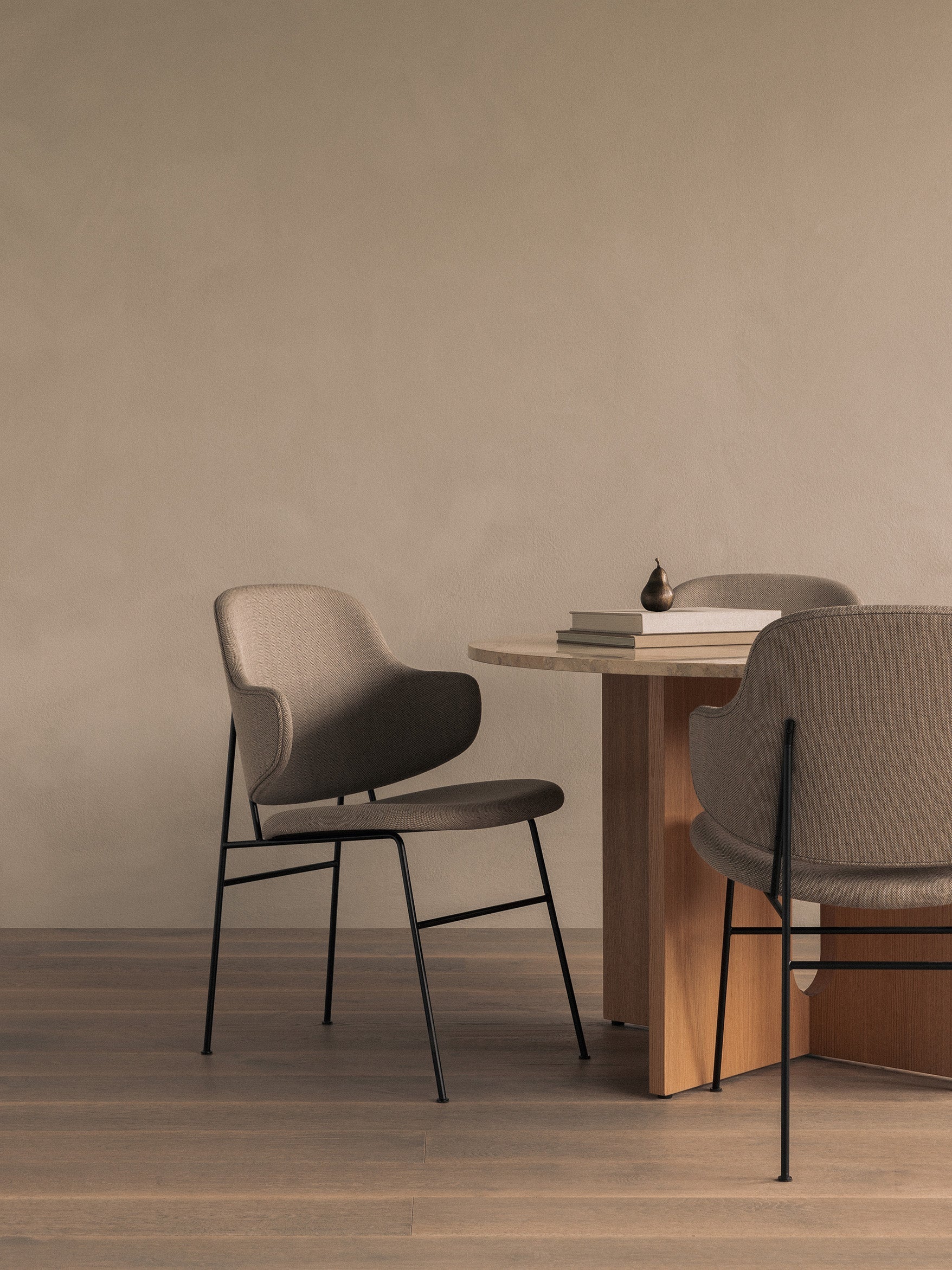 Chaise de salle à manger capitonnée de style Mid-Century avec design ergonomique à bascule pour salle à manger