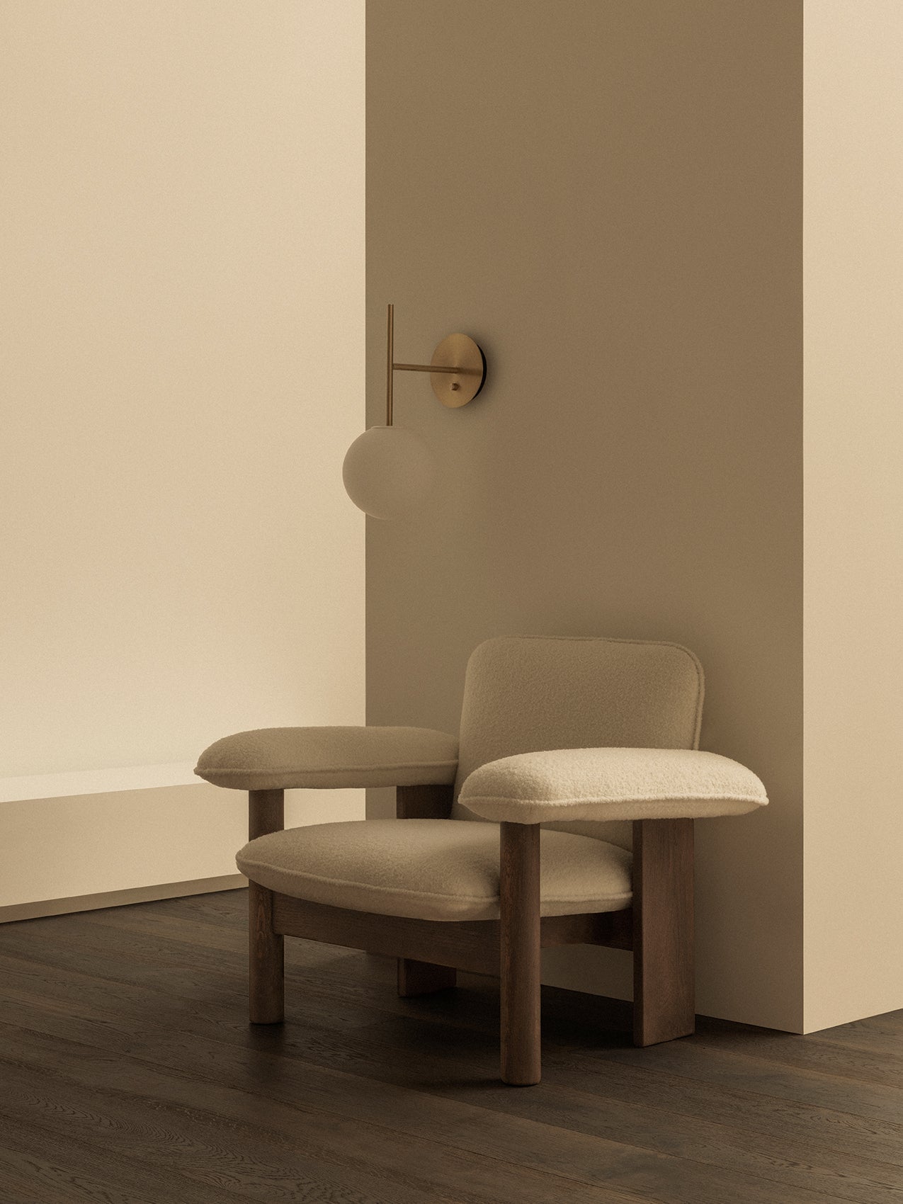 Fauteuil lounge scandinave du milieu du siècle à dossier bas, rembourré en textile, avec cadre en bois pour salon et et chambre.