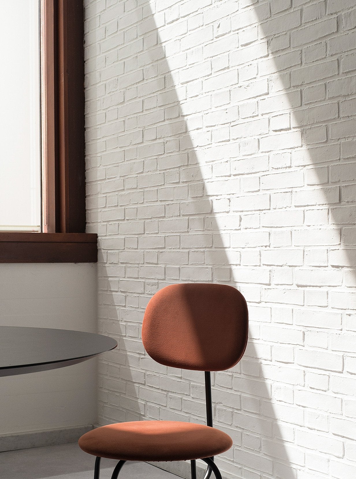 Chaise de salle à manger contemporaine entièrement rembourrée Plus avec design confort premium pour la salle à manger