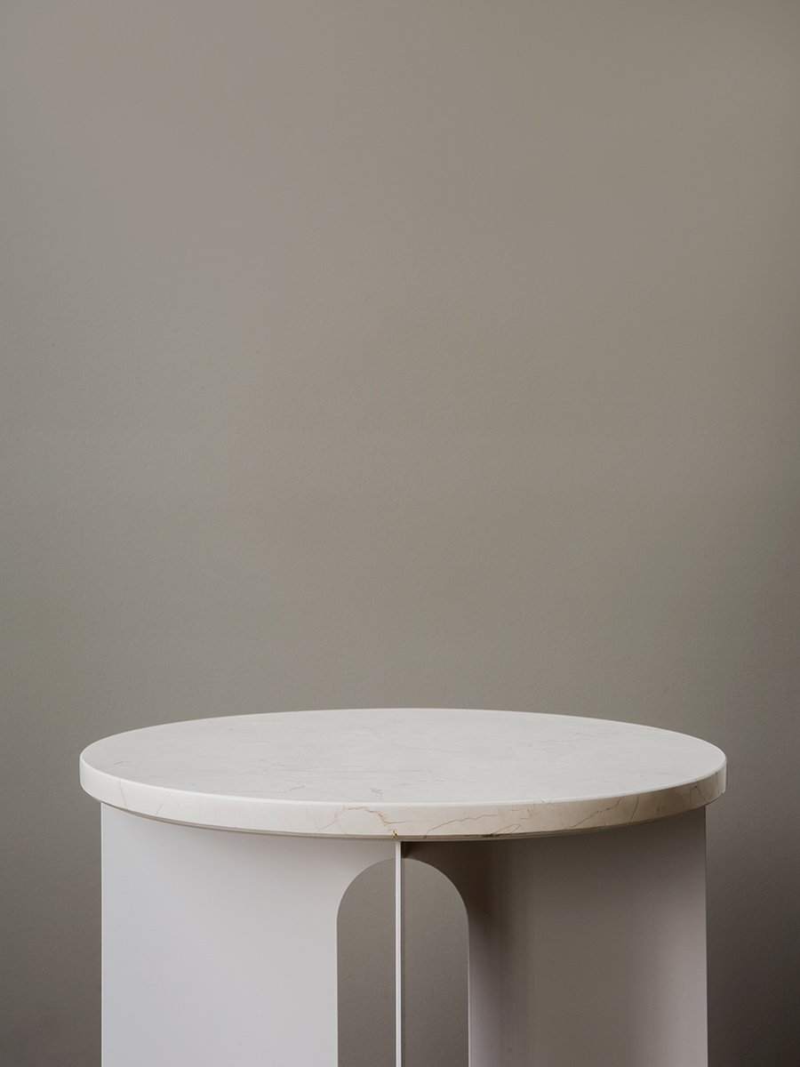 Table d'appoint contemporaine en acier et marbre Ø40 avec pieds en métal thermolaqué pour salon et chambre