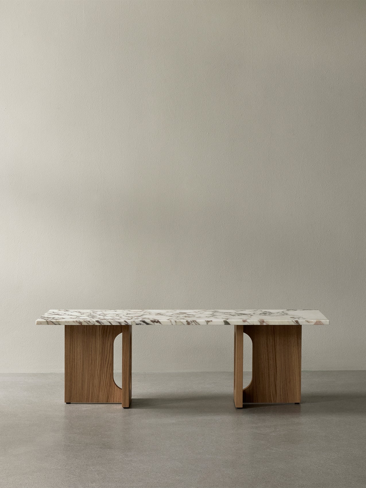 Table de salon scandinave en chêne et noyer avec banquette polyvalente pour salon