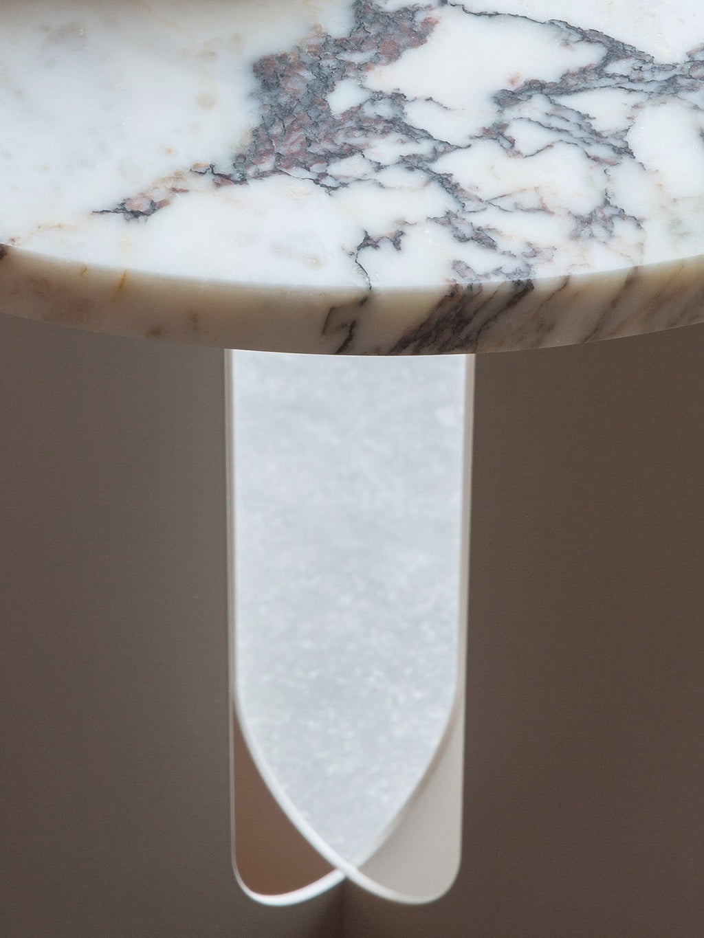 Dessus de Table d'Appoint Contemporaine en Marbre Ø42 avec Options de Finition Multiples pour Salon et Chambre