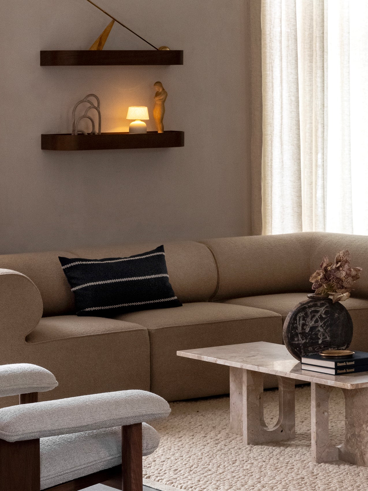 Étagère murale en placage de chêne scandinave avec rangement double face pour couloir