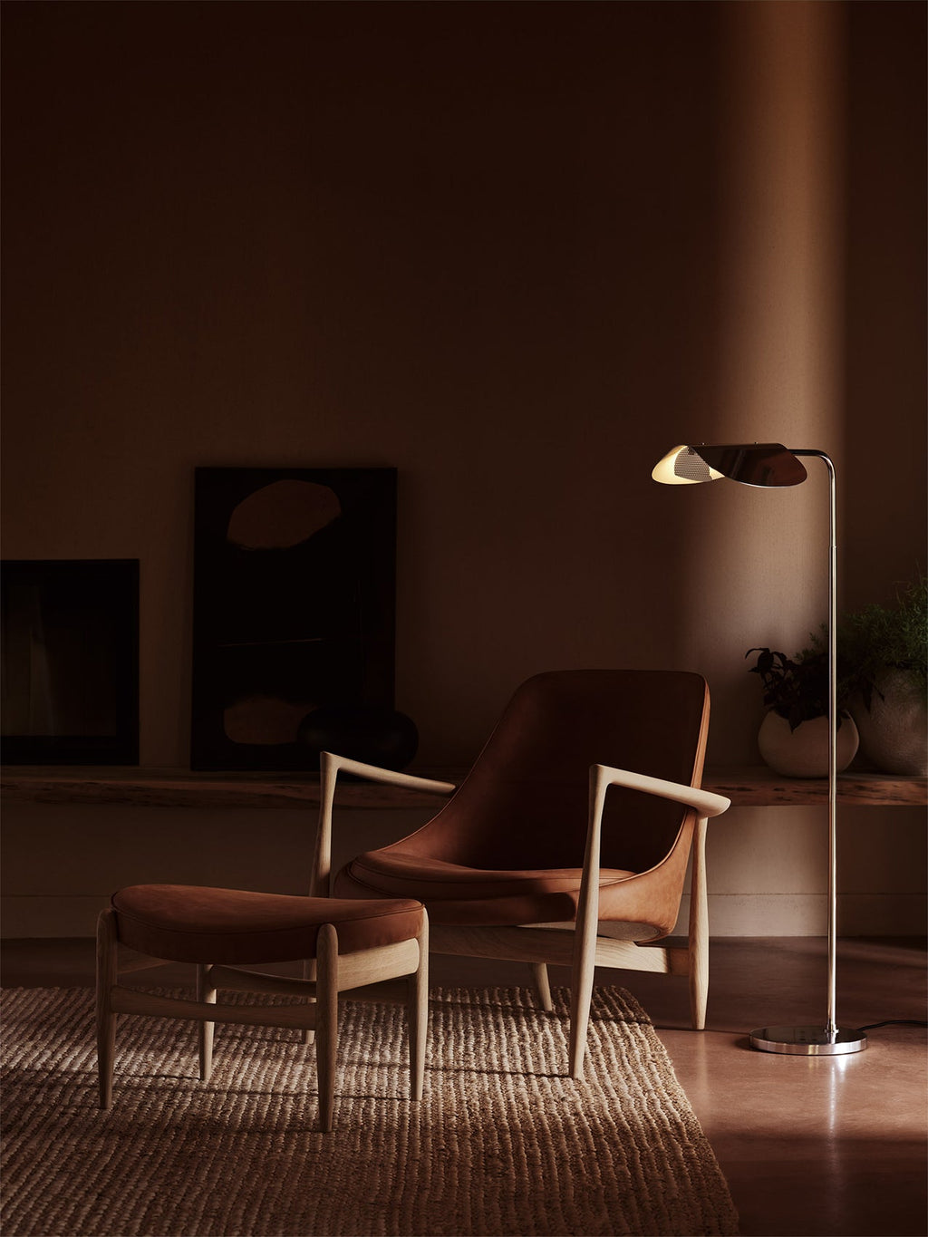 Fauteuil de salon en cuir avec accoudoirs sculptés pour le salon