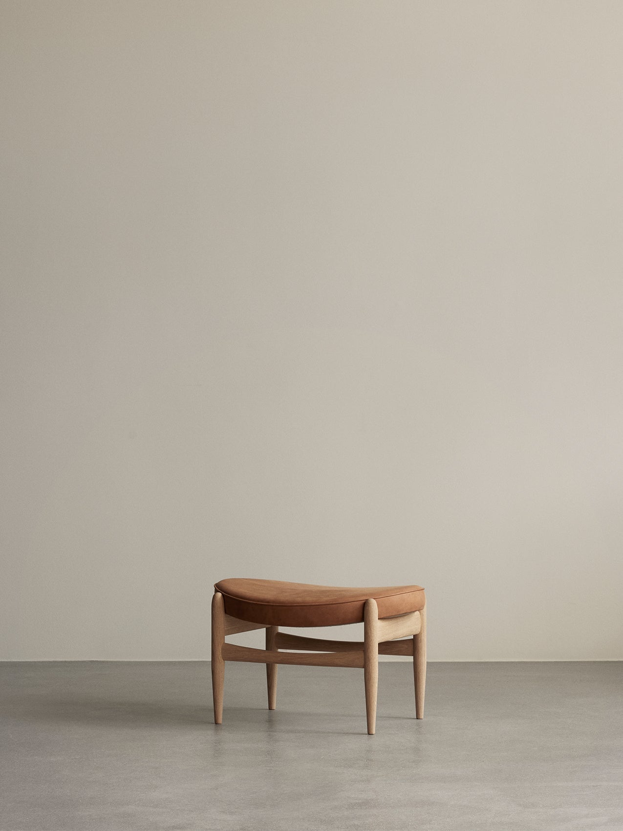 Pouf en cuir avec design classique de traîneau pour salon