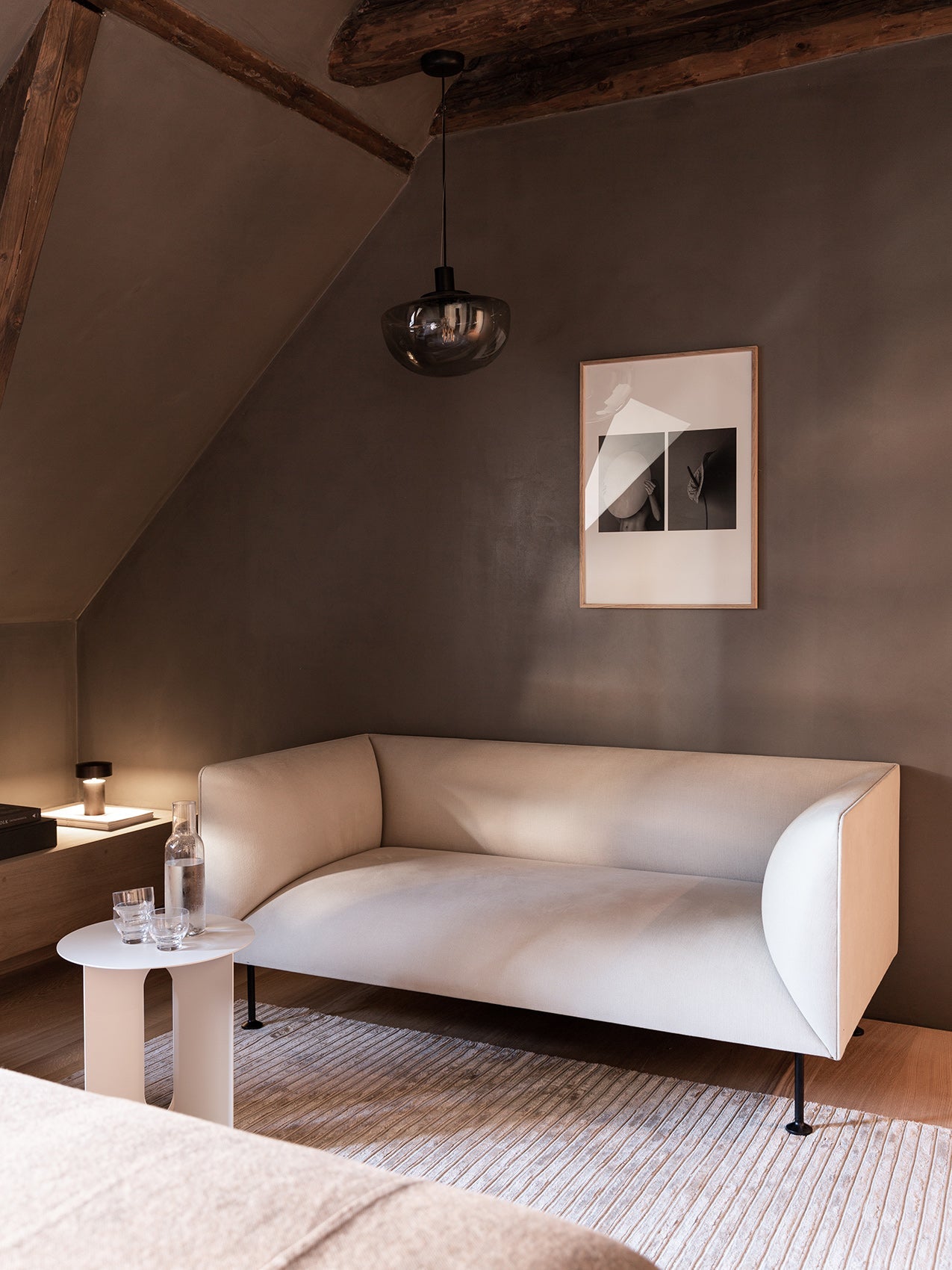 Table d'appoint contemporaine en acier et marbre Ø40 avec pieds en métal thermolaqué pour salon et chambre