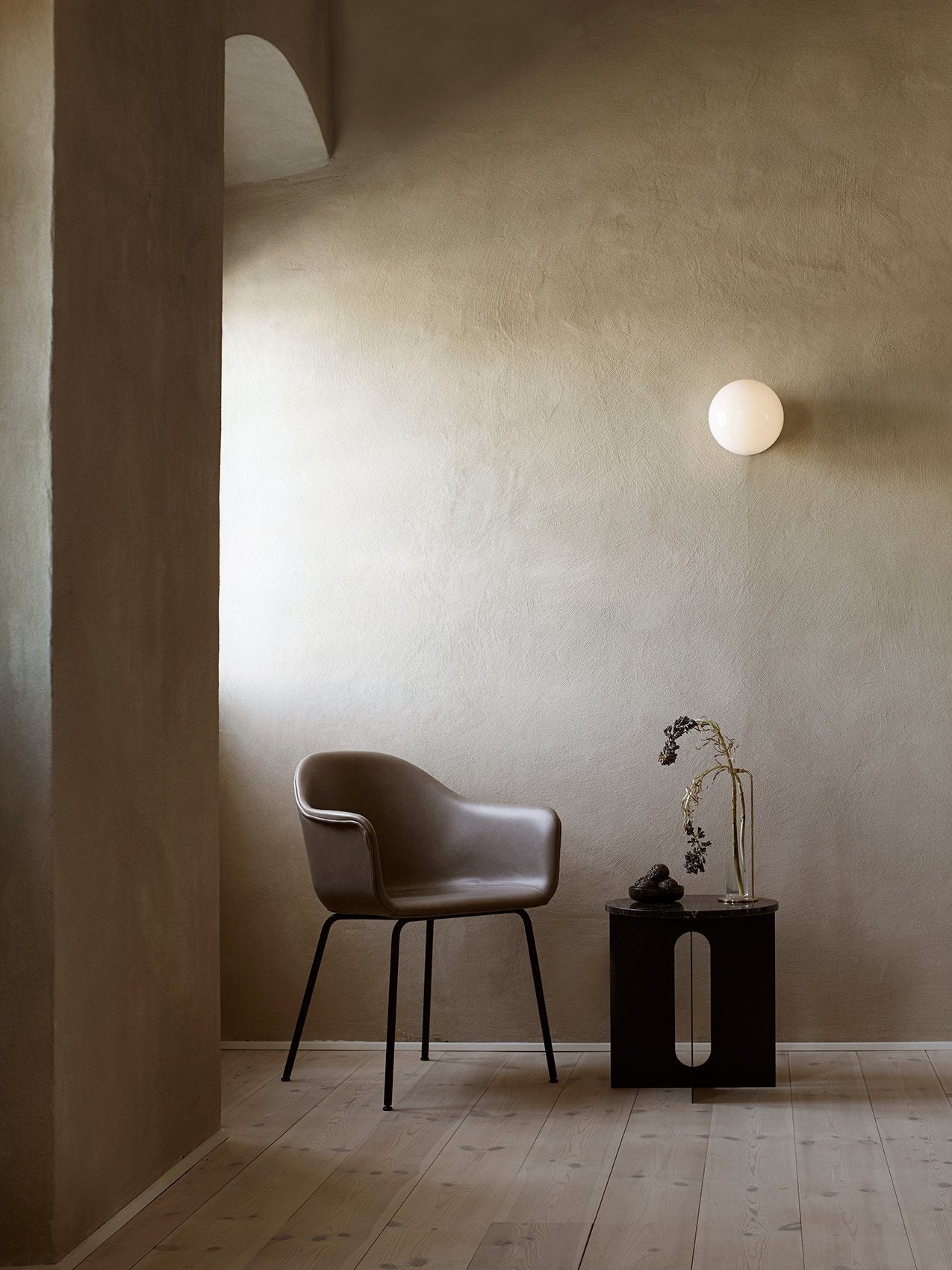 Table d'appoint contemporaine en acier et marbre Ø40 avec pieds en métal thermolaqué pour salon et chambre