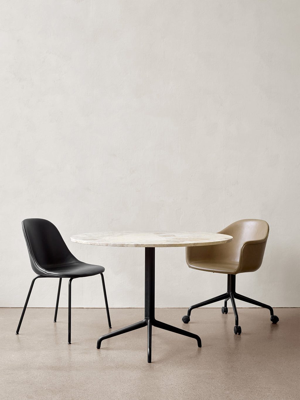 Chaise de salle à manger contemporaine rembourrée, base pivotante noire en étoile avec roulettes pour bureau et salle à manger