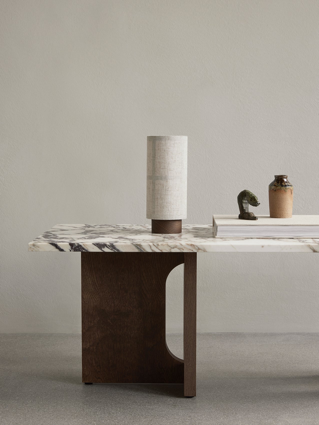 Table de salon scandinave en chêne et noyer avec banquette polyvalente pour salon