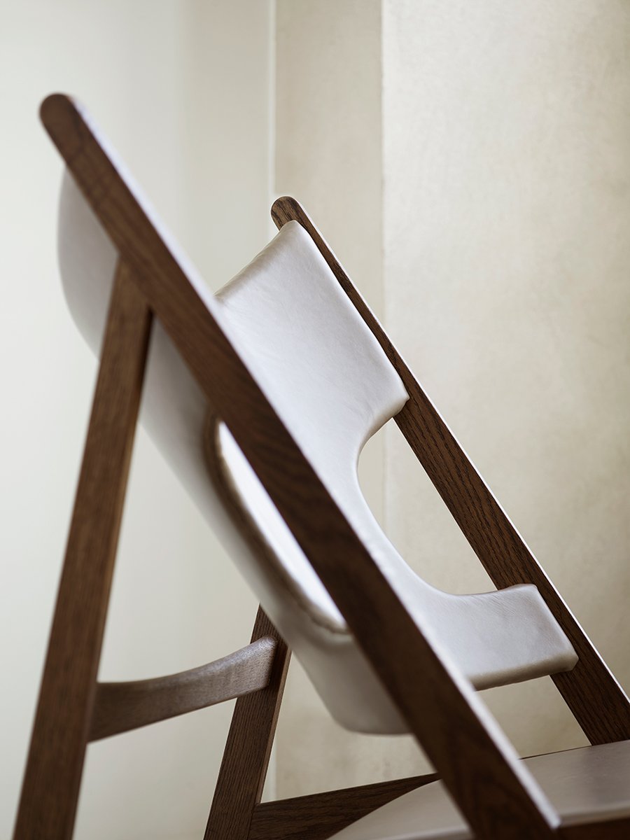 Fauteuil de salon en cuir et chêne avec accoudoirs incurvés