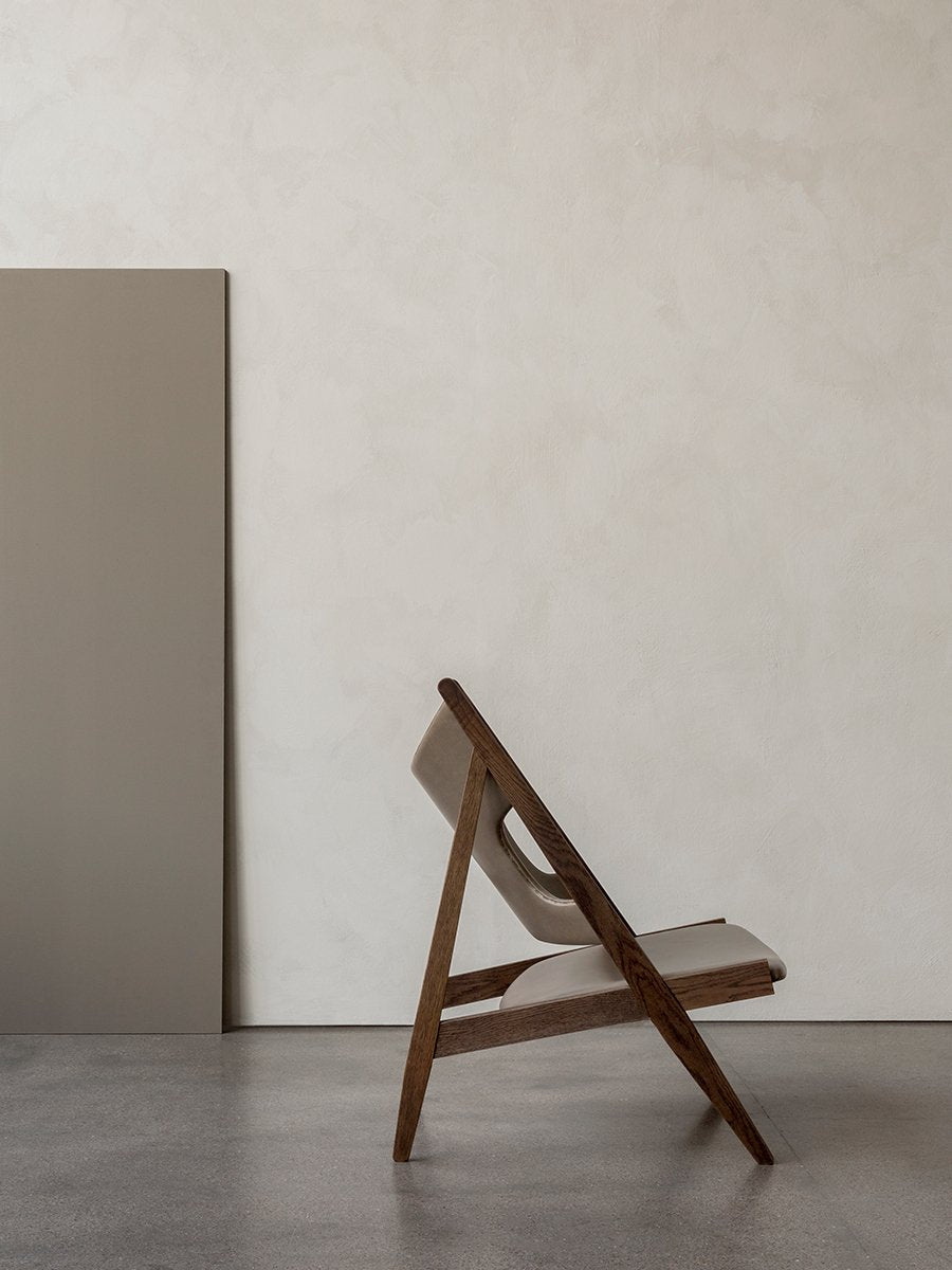 Fauteuil de salon en cuir et chêne avec accoudoirs incurvés