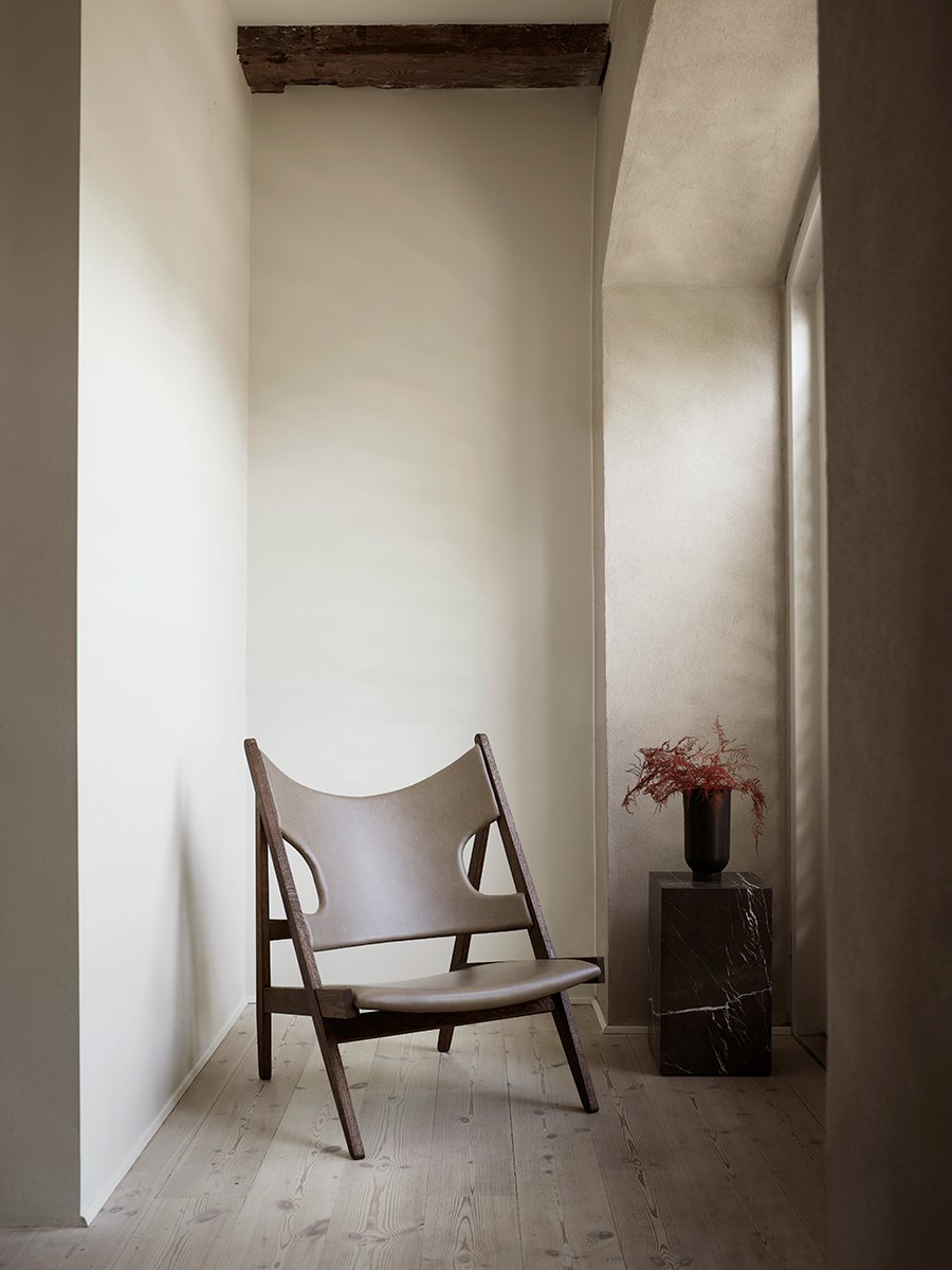 Fauteuil de salon en cuir et chêne avec accoudoirs incurvés