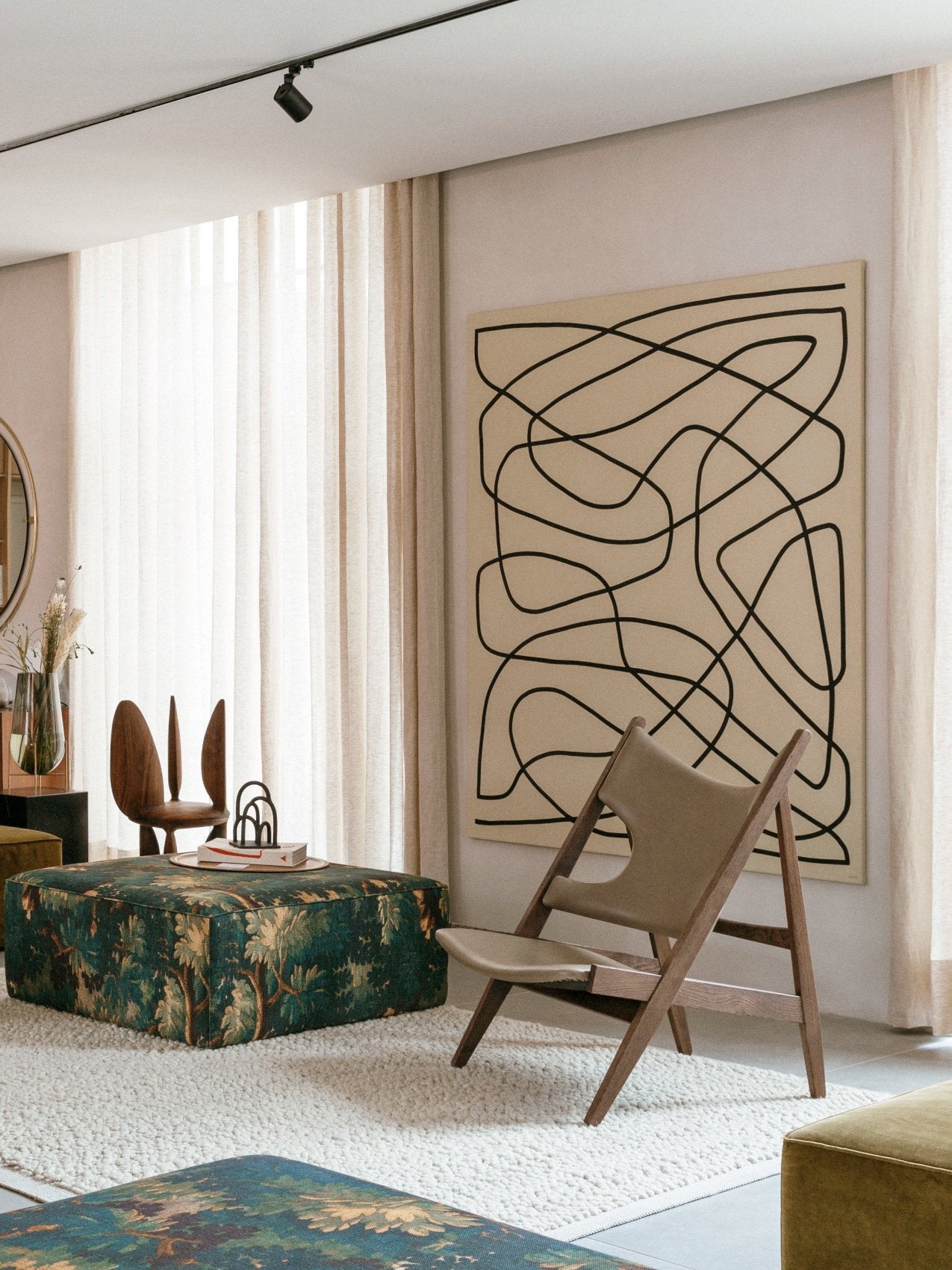 Fauteuil de salon en cuir et chêne avec accoudoirs incurvés