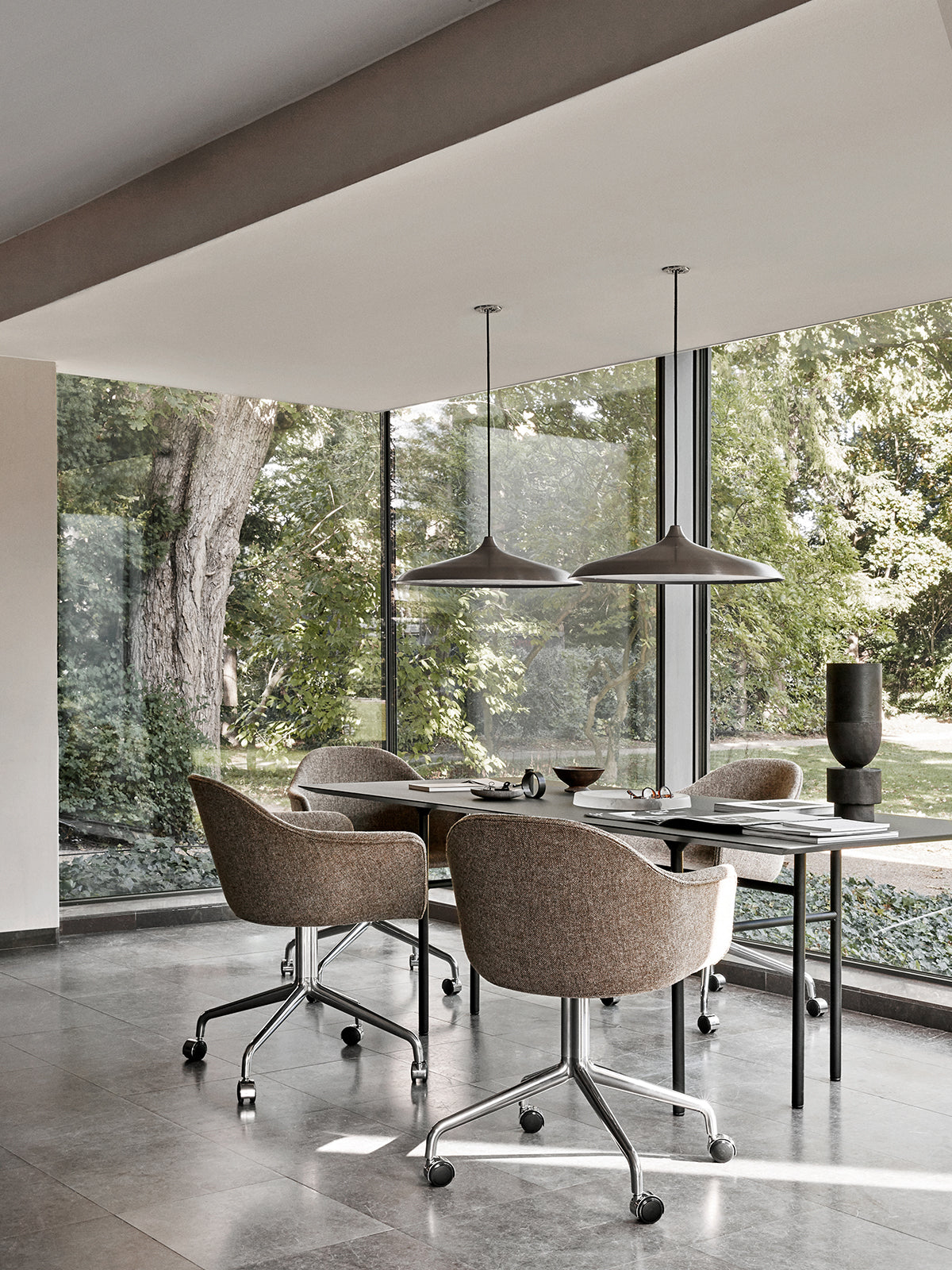 Chaise de salle à manger contemporaine rembourrée, piètement étoile pivotant en aluminium poli avec roulettes pour bureau et salle à manger