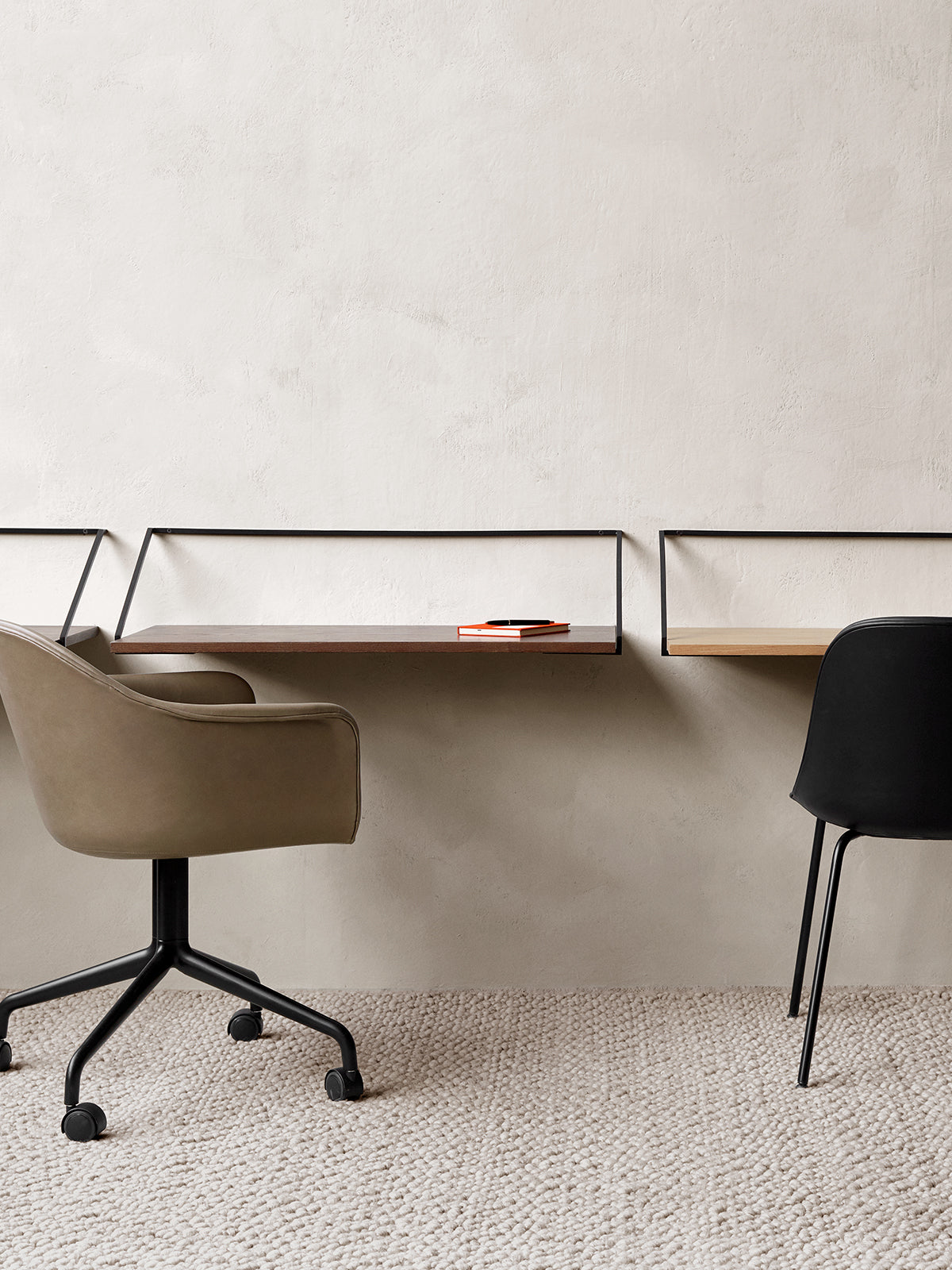 Chaise de salle à manger contemporaine rembourrée, base pivotante noire en étoile avec roulettes pour bureau et salle à manger