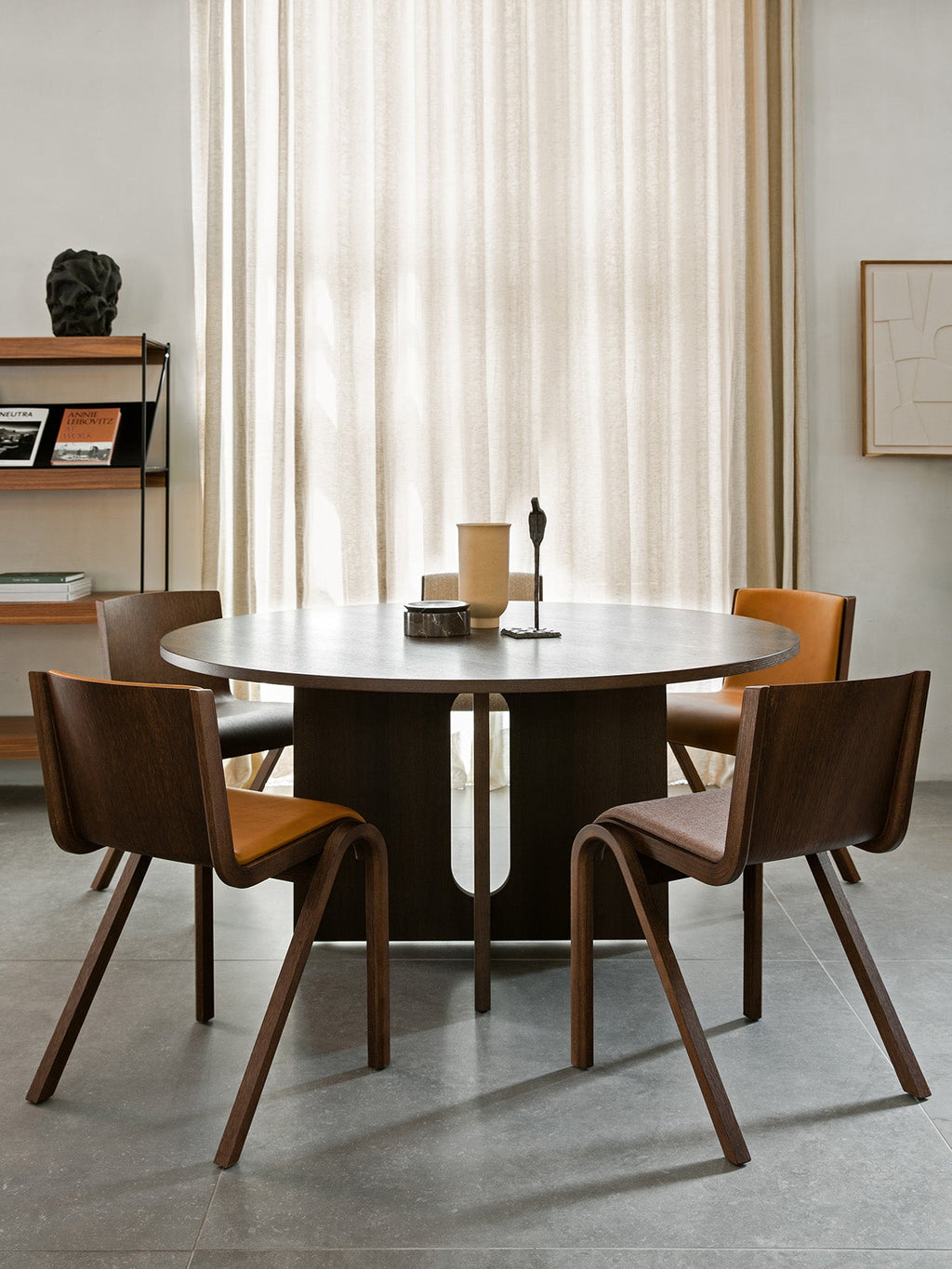 Chaise de salle à manger en placage de chêne scandinave, rembourrée à l'avant, avec conception en porte-à-faux empilable pour salle à manger