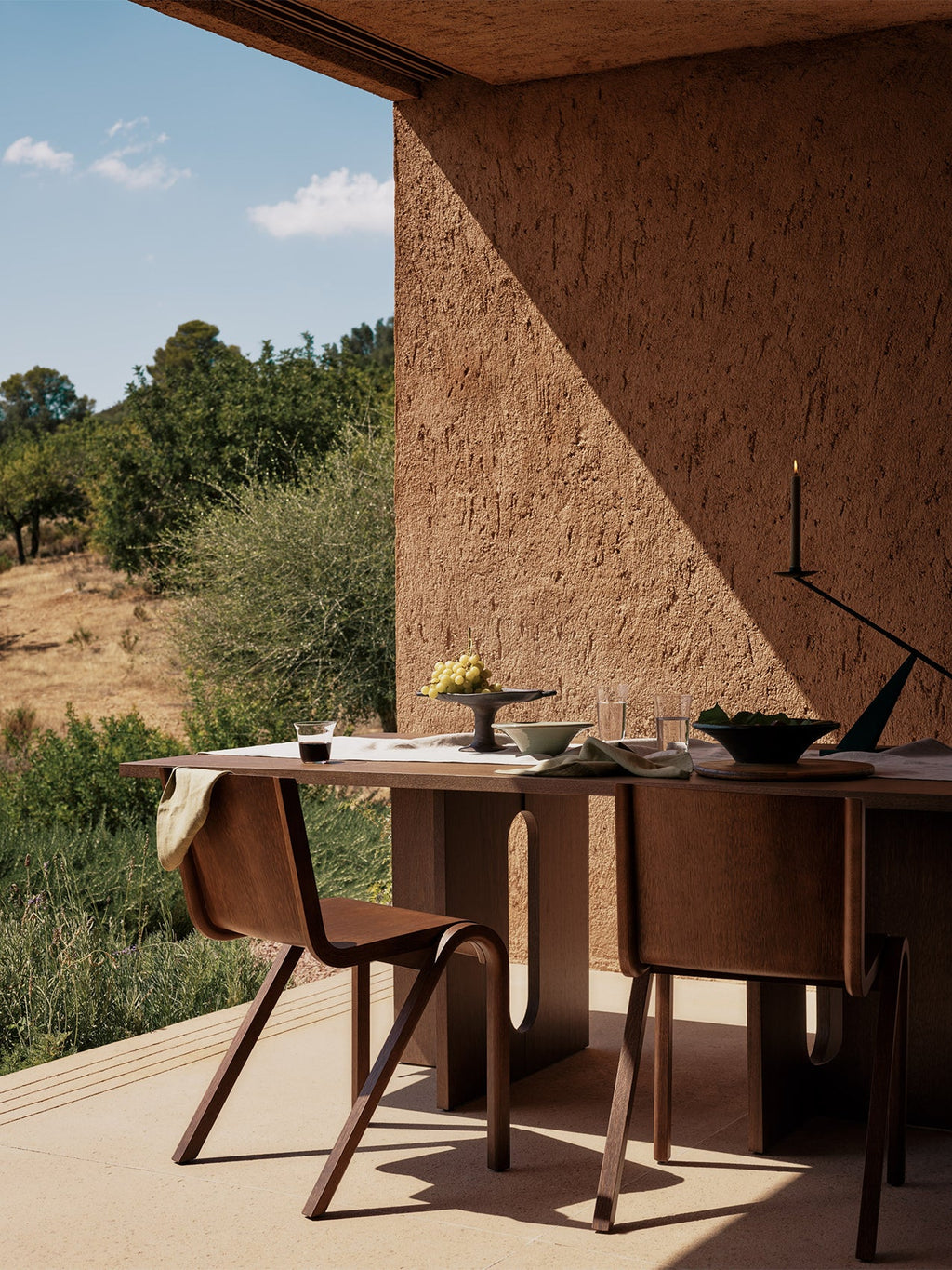 Chaise de salle à manger en placage de chêne scandinave avec design cantilever empilable pour salle à manger et bureau