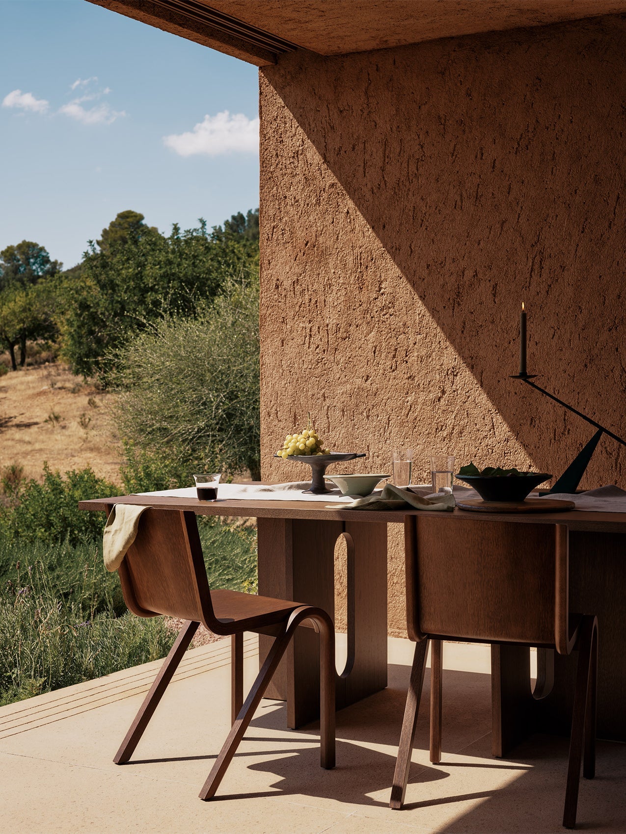 Chaise de salle à manger en placage de chêne scandinave avec design cantilever empilable pour salle à manger et bureau