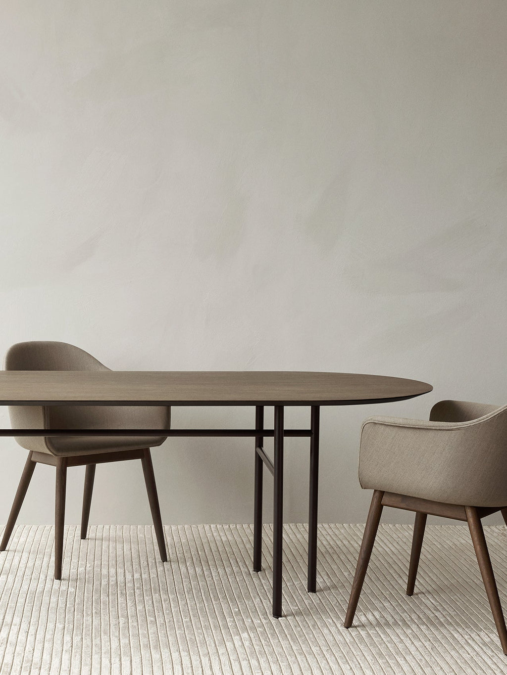 Chaise de salle à manger contemporaine rembourrée, base en bois avec dossier haut ergonomique pour salle à manger et bureau