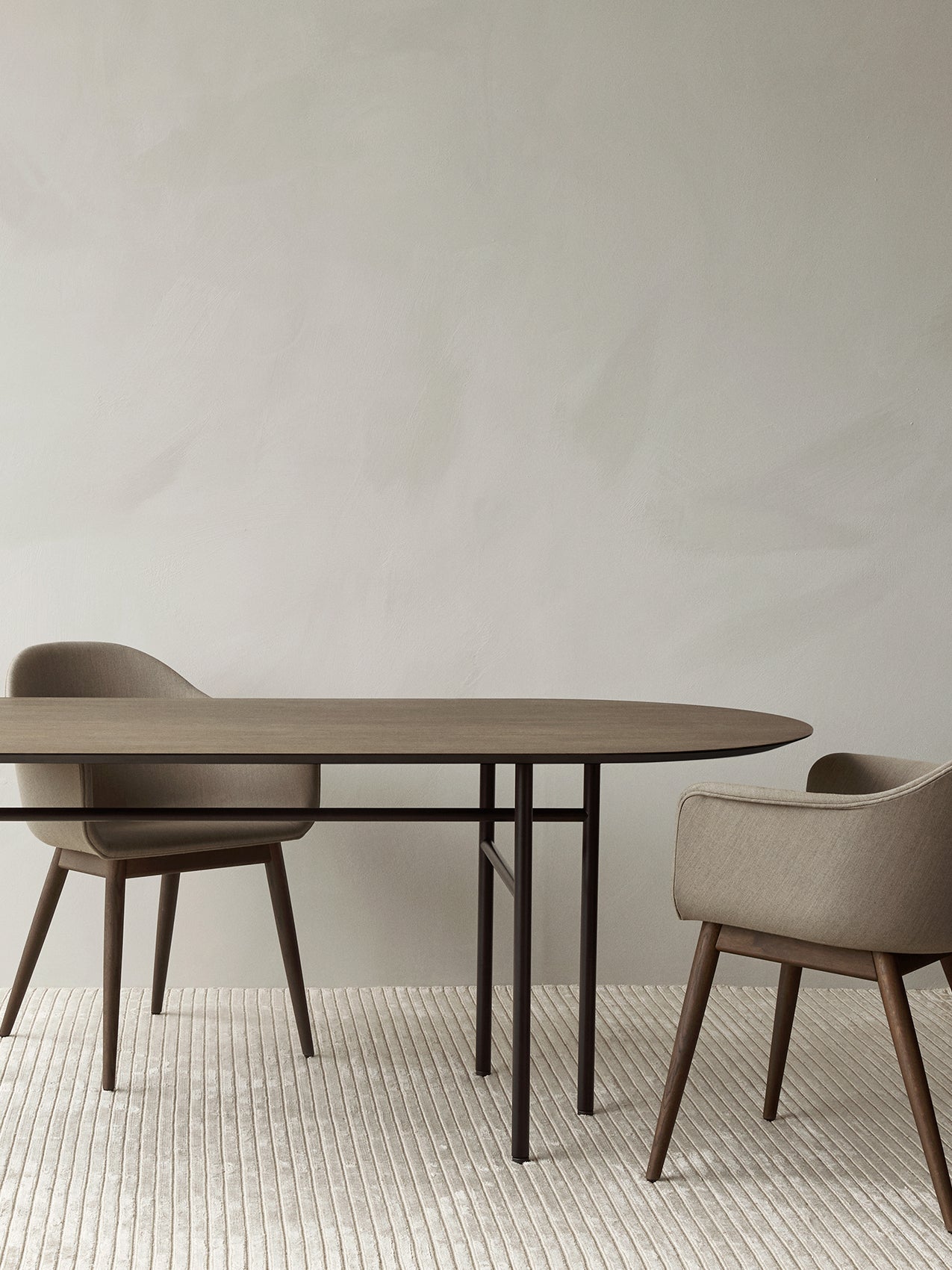 Chaise de salle à manger contemporaine rembourrée, base en bois avec dossier haut ergonomique pour salle à manger et bureau