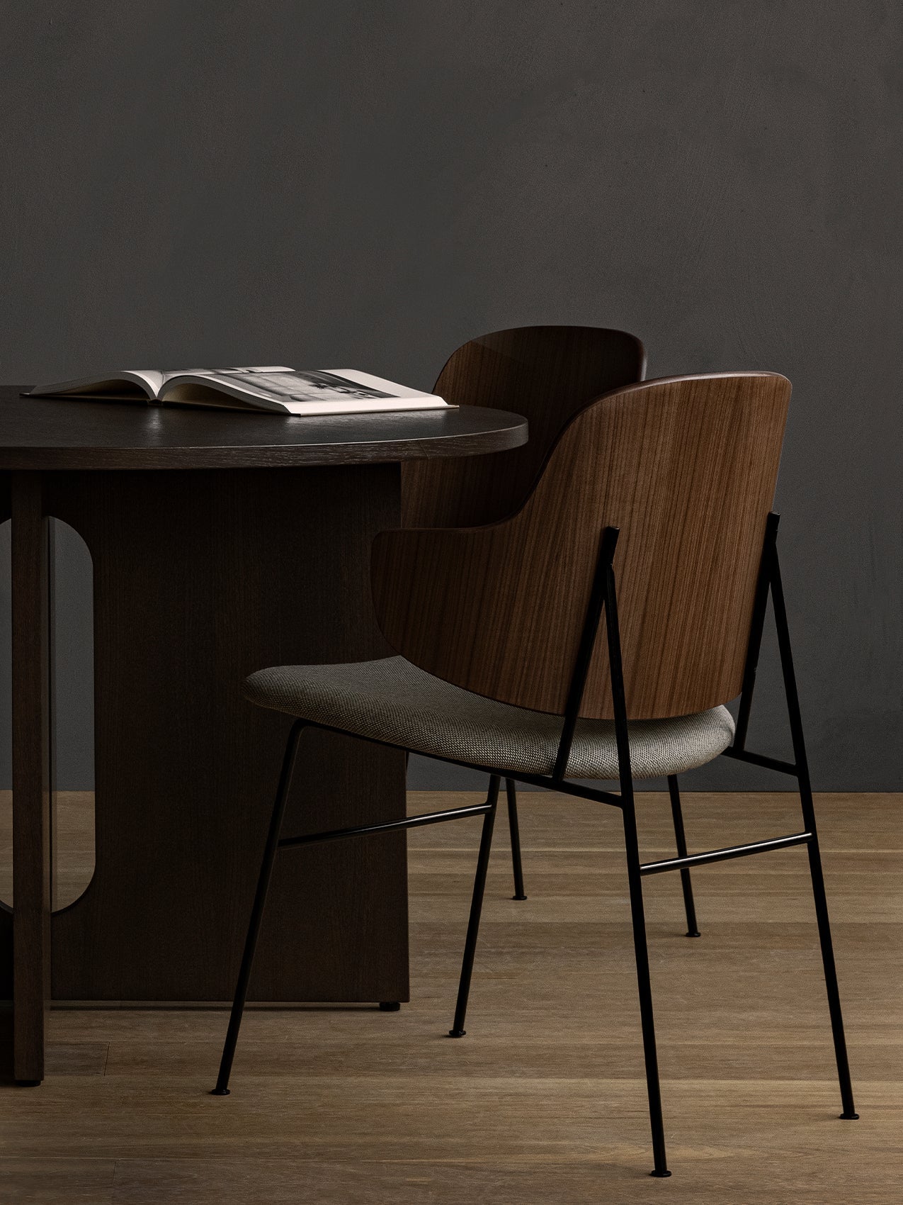 Chaise de salle à manger sculpturale avec coque organique pour la salle à manger