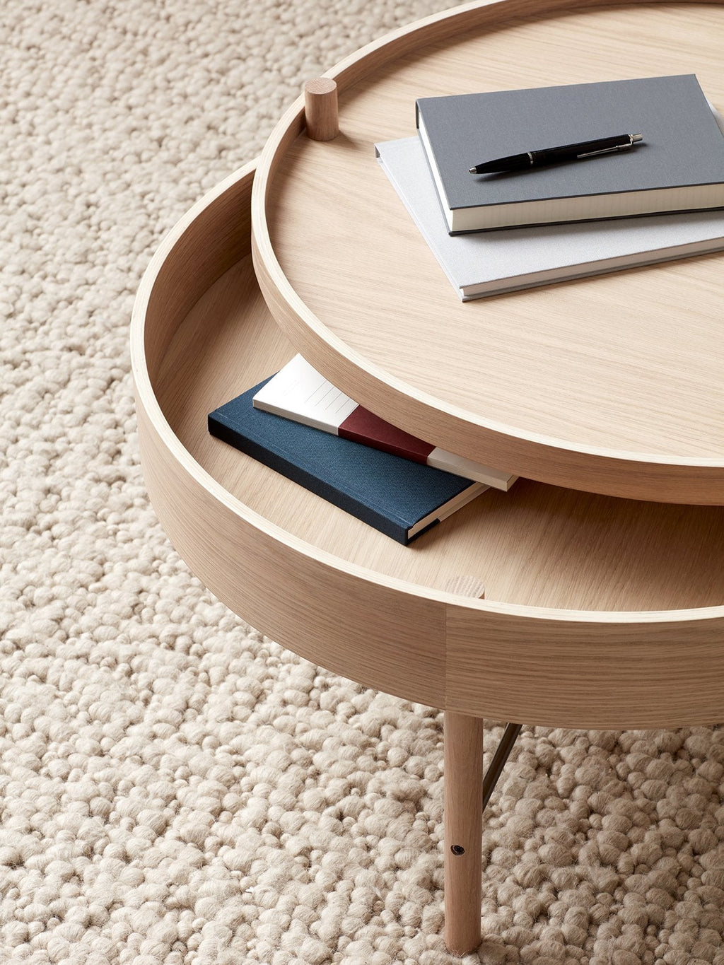 Table d'appoint moderne en bois avec compartiment de rangement à couvercle rotatif pour salon