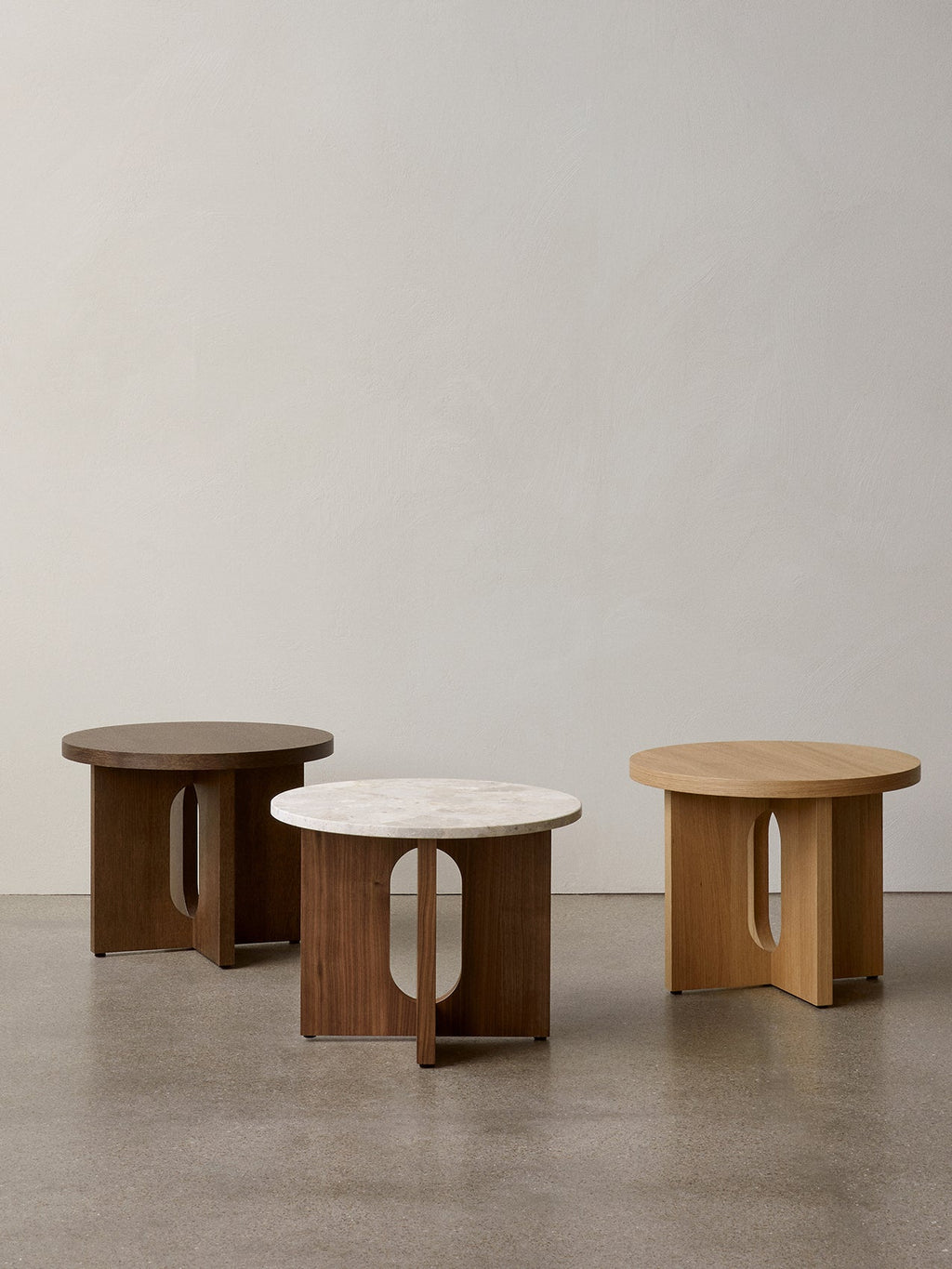 Table d'appoint scandinave en chêne et pierre Ø50 avec plateau rond en porte-à-faux pour le salon et la chambre à coucher