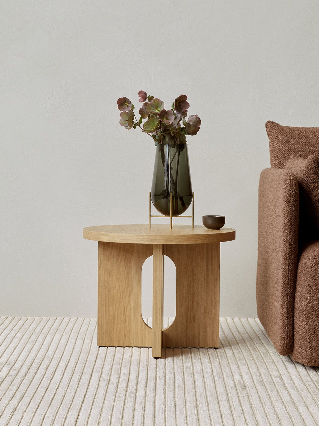 Table d'appoint scandinave en chêne et pierre Ø50 avec plateau rond en porte-à-faux pour le salon et la chambre à coucher