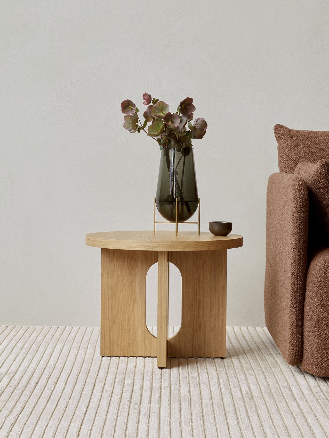 Table d'appoint scandinave en chêne et pierre Ø50 avec plateau rond en porte-à-faux pour le salon et la chambre à coucher