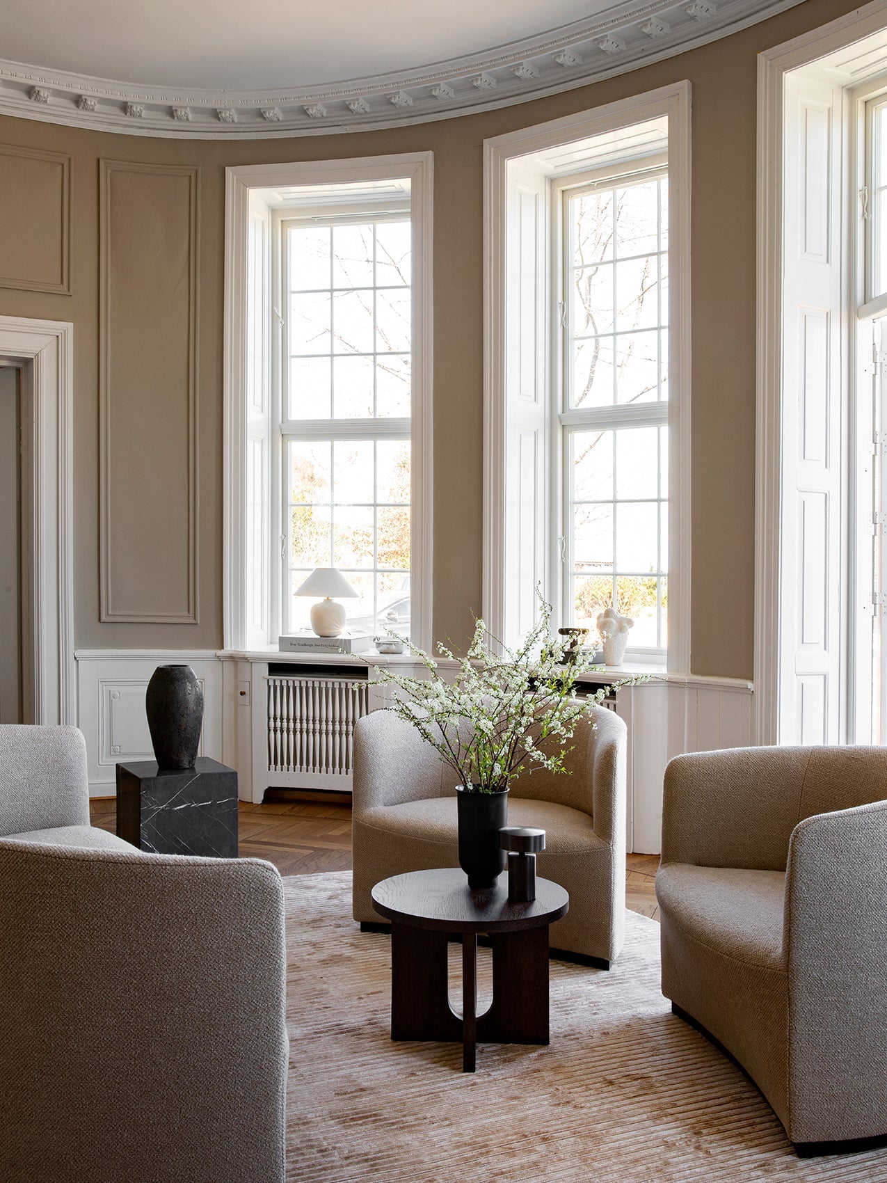Table d'appoint scandinave en chêne et pierre Ø50 avec plateau rond en porte-à-faux pour le salon et la chambre à coucher