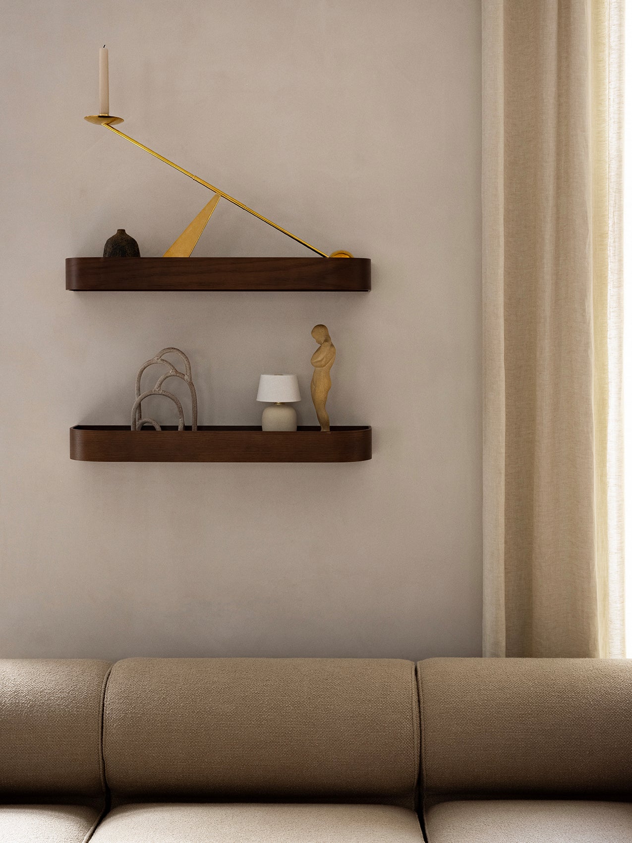 Étagère murale en placage de chêne scandinave avec rangement double face pour couloir